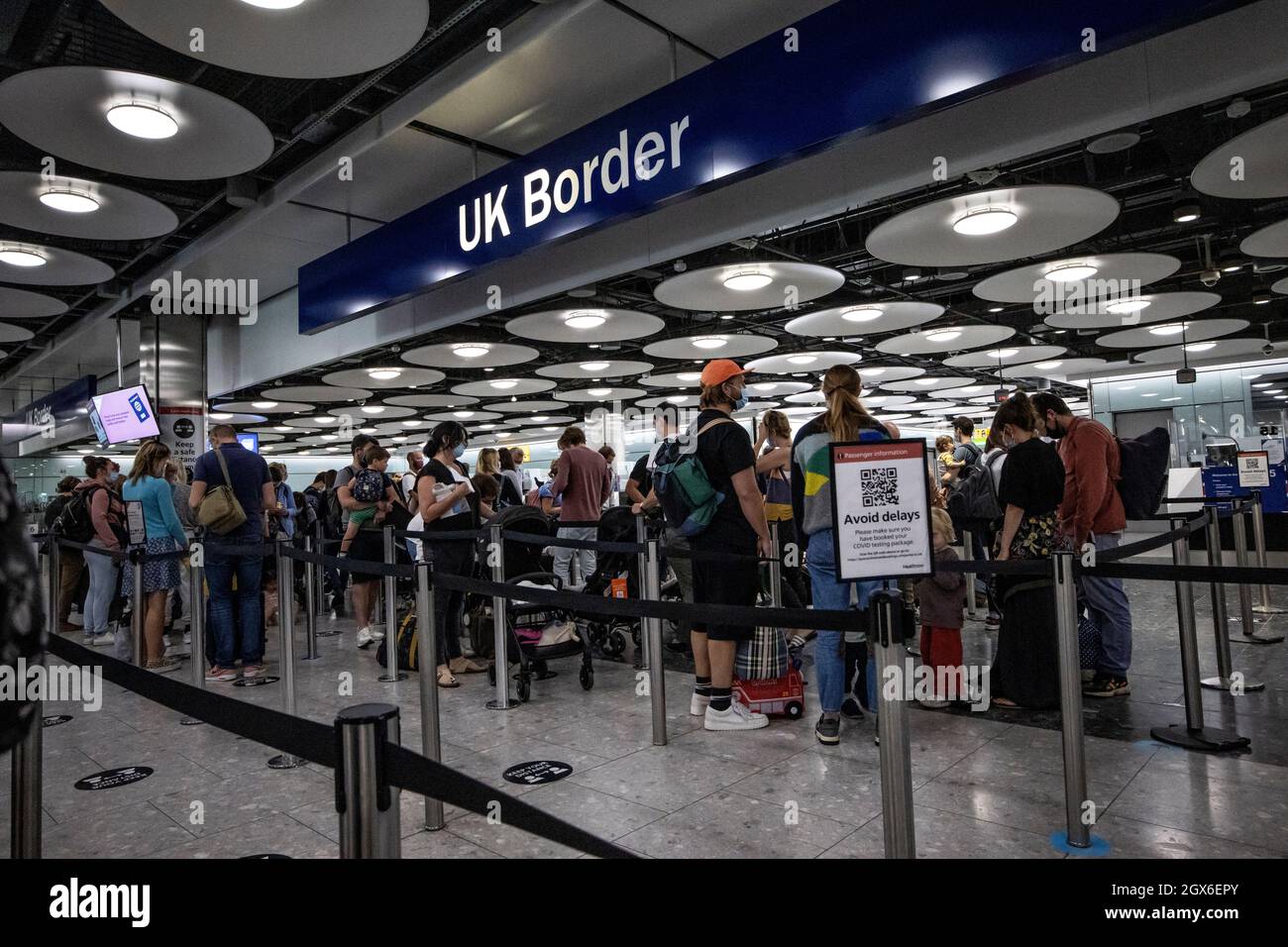 Uk border passport control heathrow hires stock photography and images