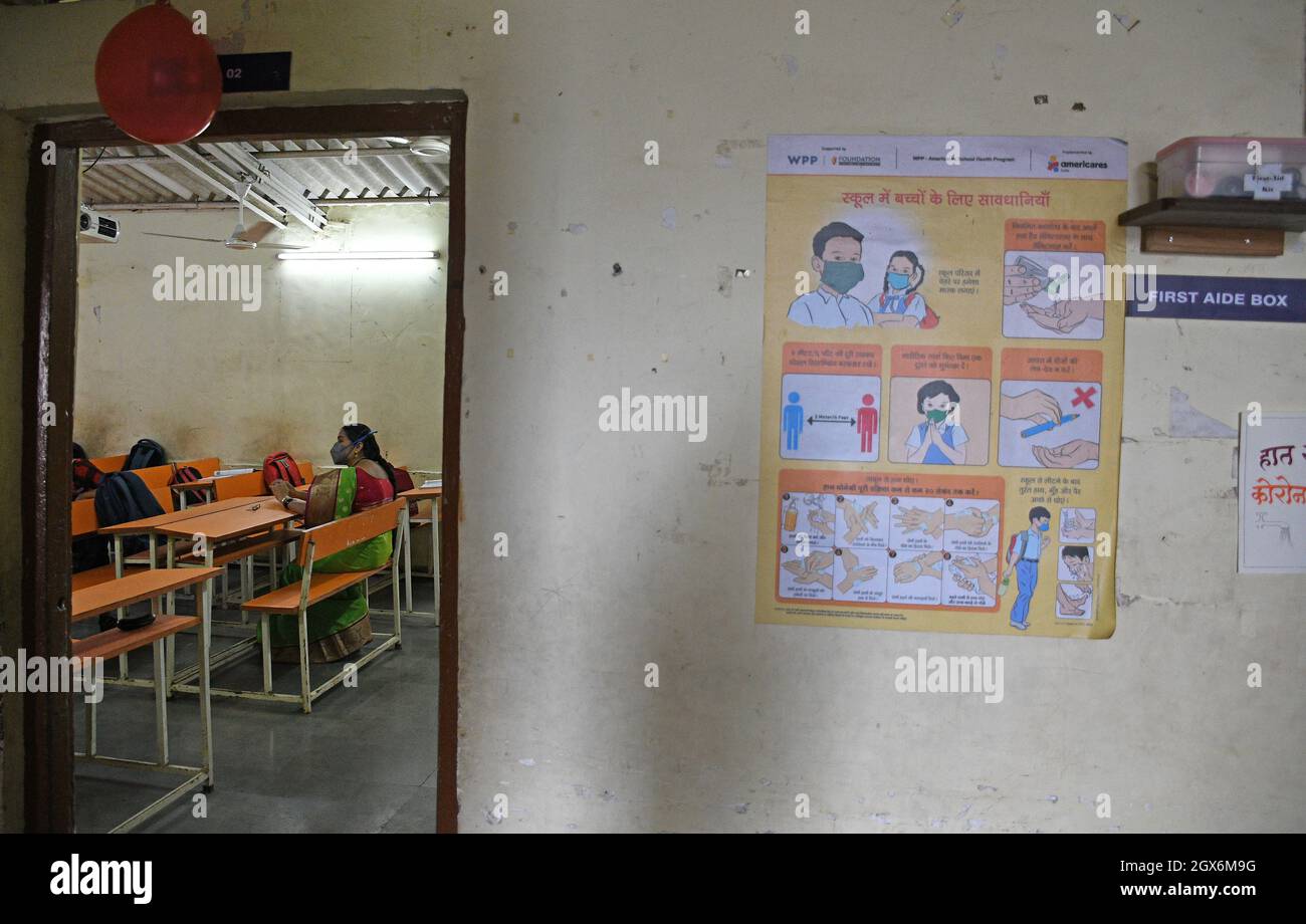 Mumbai, India. 04th Oct, 2021. A teacher seen inside a classroom at Chhatrapati Shivaji Vidyalaya school during the school reopening.Schools in Mumbai has reopened from 4th October after they were shut down due to the spread of corona virus disease. Credit: SOPA Images Limited/Alamy Live News Stock Photo