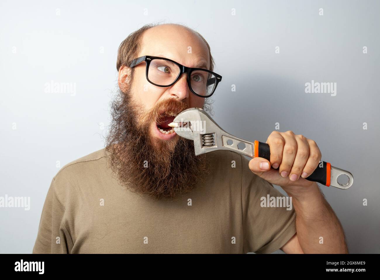 Dentist pulling tooth hires stock photography and images Alamy