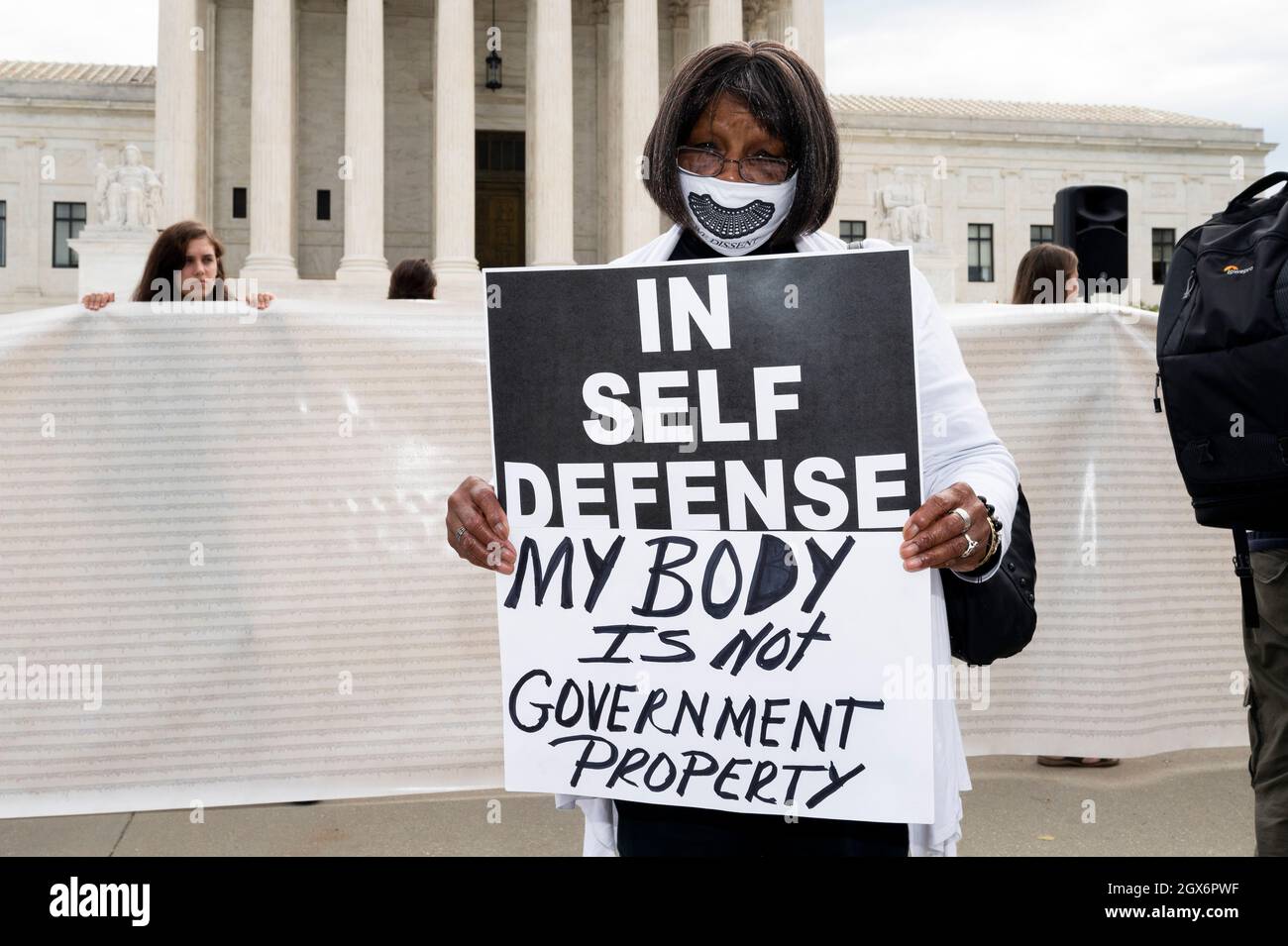 My body my choice sign 2021 hi-res stock photography and images - Alamy
