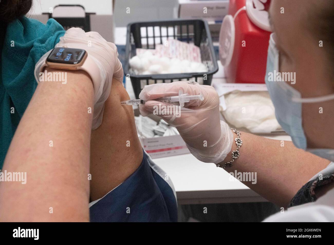 The booster shot for the Pfizer vaccine against COVID-19 is administered to a Texas resident over 65 at a pharmacy clinic in west Austin on October 4, 2021. Doctors are encouraging the vaccine boosters after 6 months of the original shots. Credit: Bob Daemmrich/Alamy Live News Stock Photo