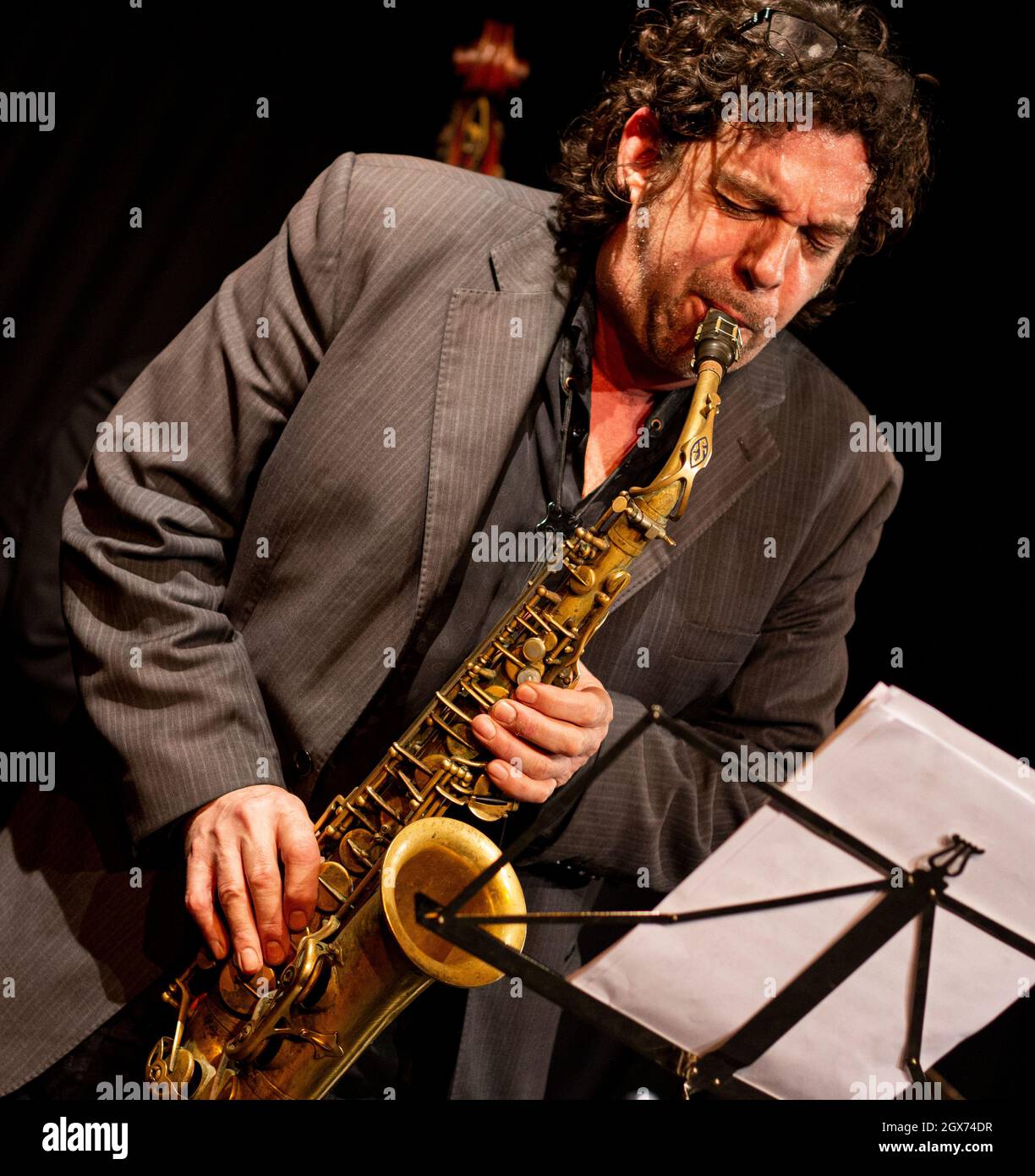 Christian Brewer with the Leon Greening Quartet at Herts Jazz Club in St Albans Stock Photo