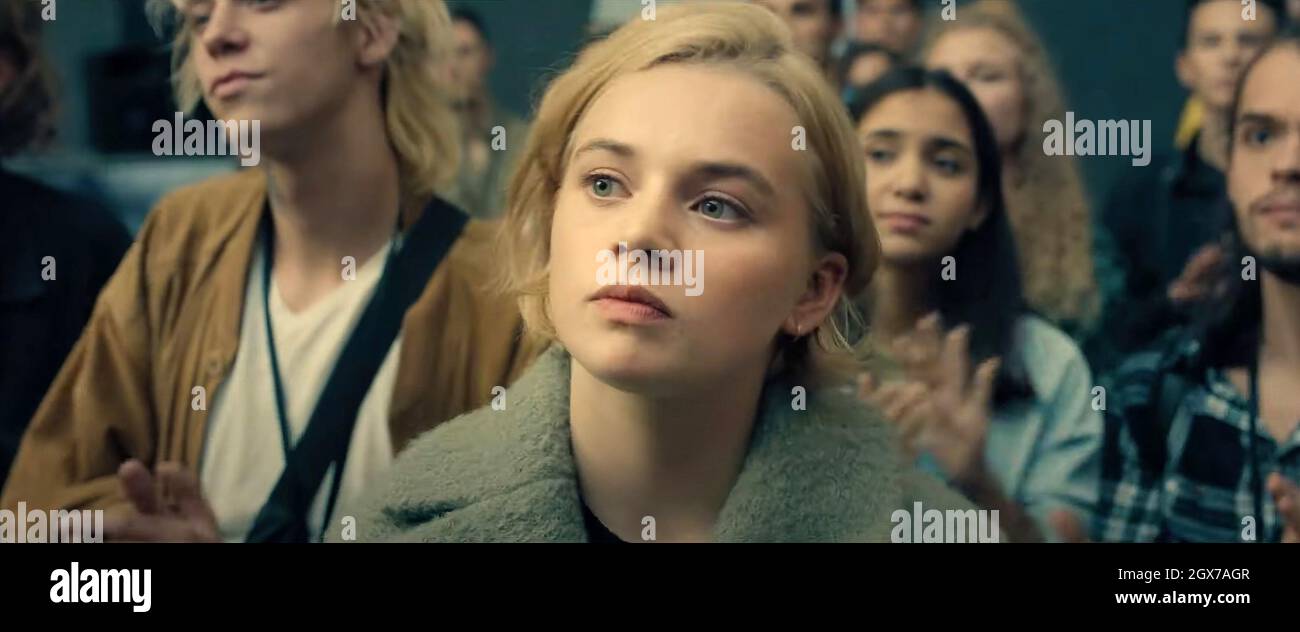 je-suis-karl-luna-wedler-2021-netflix-courtesy-everett