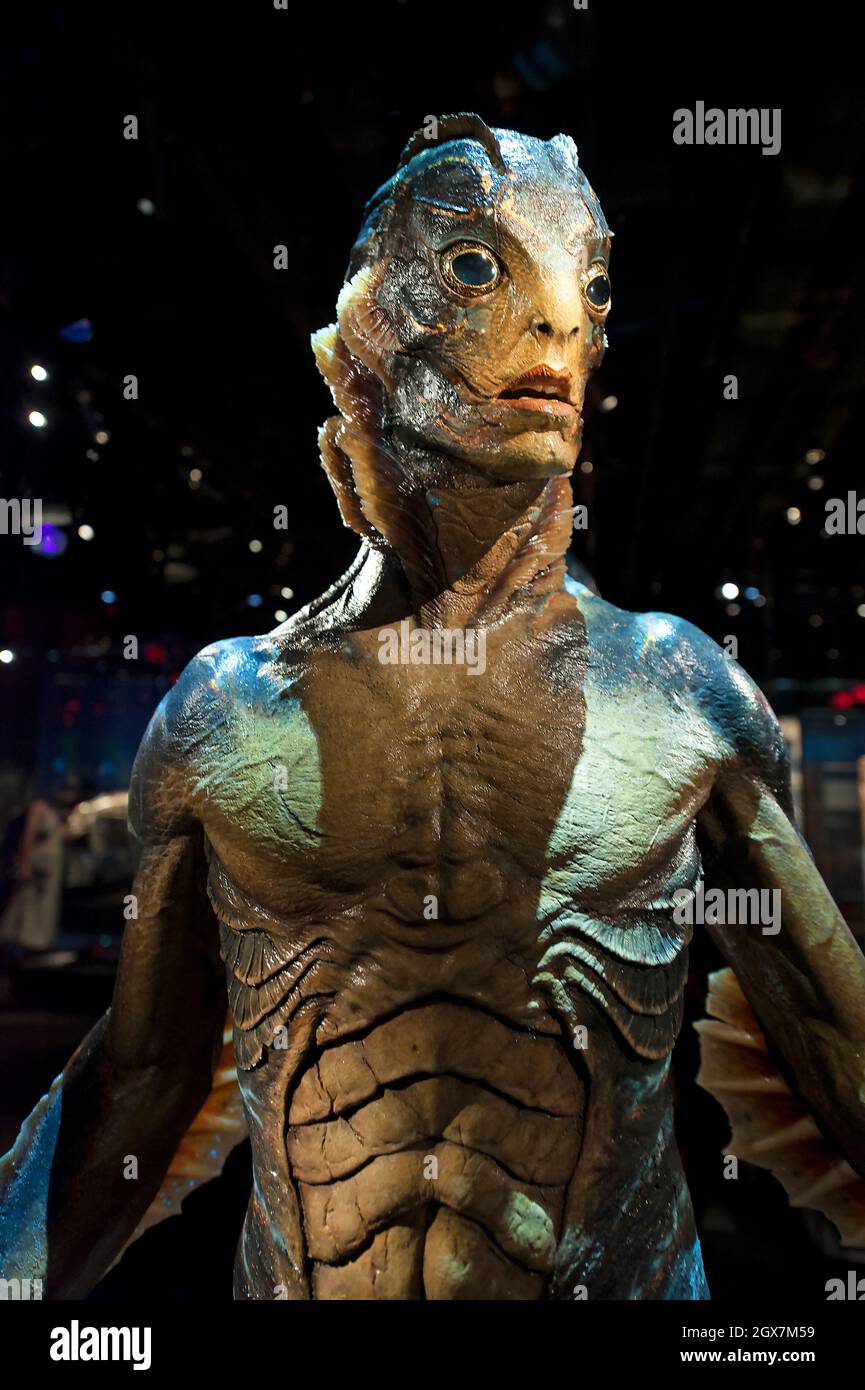 The shape of water hi-res stock photography and images - Alamy