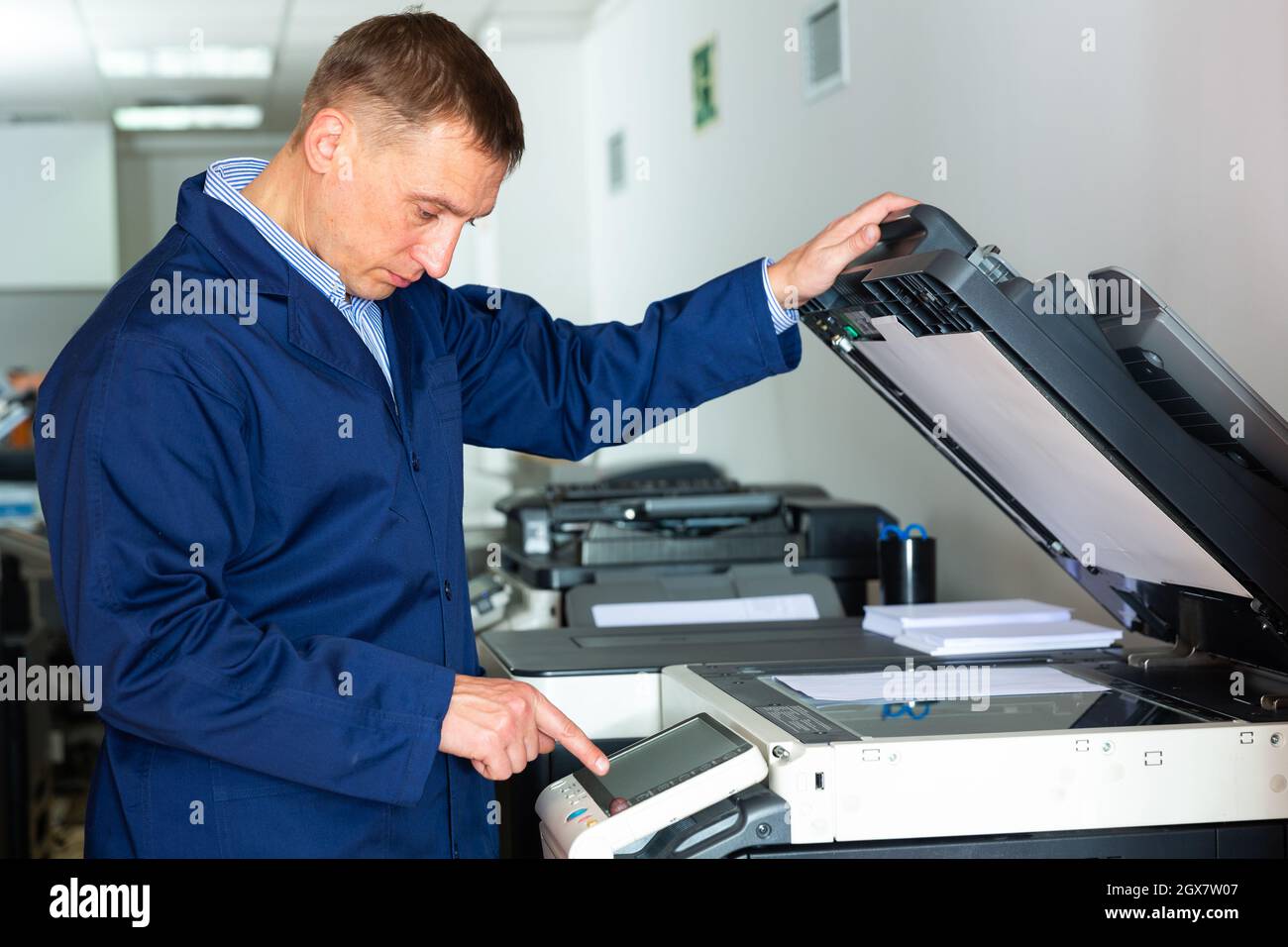 Service engineer using a copy machine Stock Photo - Alamy