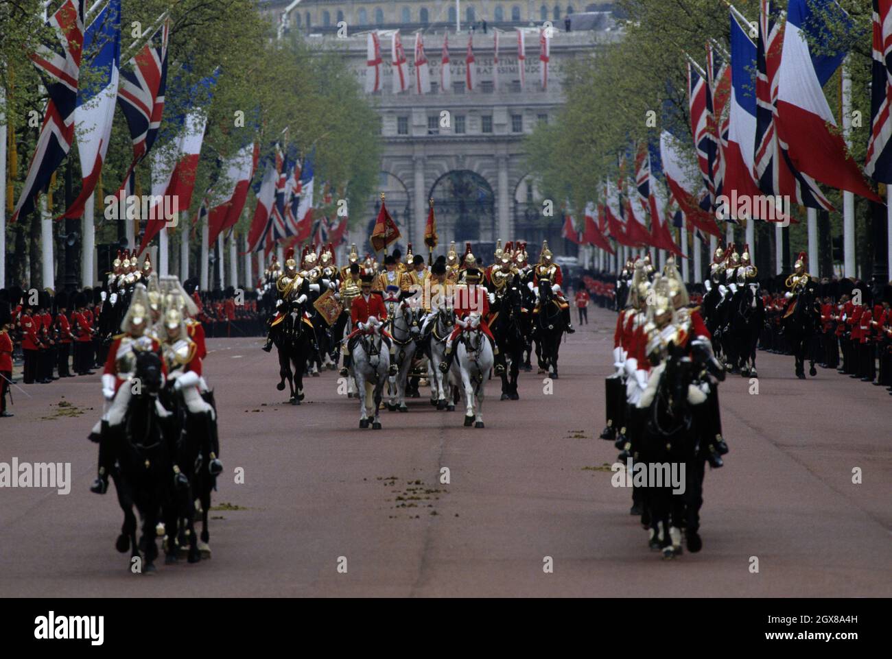 The parade carrying The Queen and French President Jacques Chirac on The Mall, London, on the first day of his official visit to Britain Stock Photo