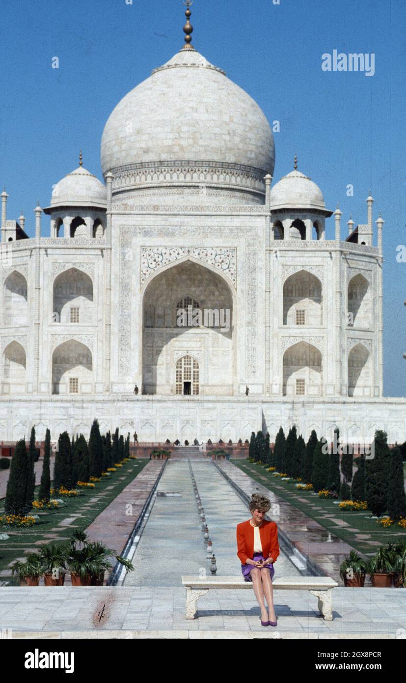 Diana, Princess of Wales poses alone at the Taj Mahal in Agra India on   on February 11, 1992. Stock Photo