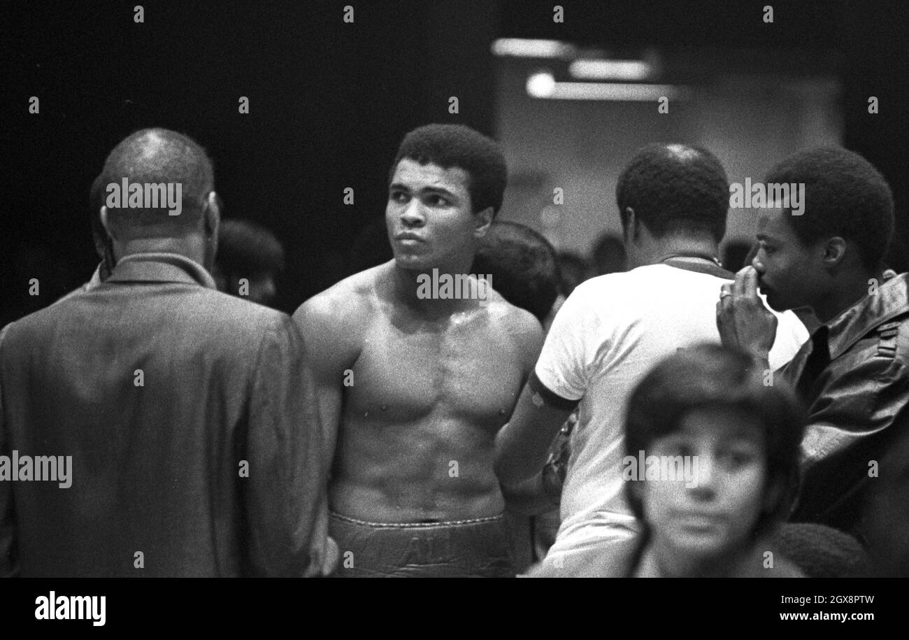 Heavyweight boxers Black and White Stock Photos & Images - Alamy