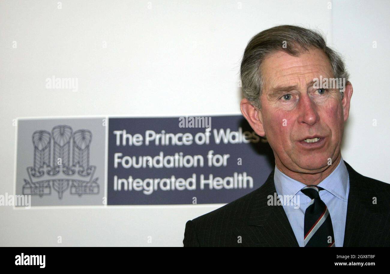 Prince Charles, Prince of Wales visits the Wellspring Health Living Centre in Bristol to meet staff and patients before presenting the Prince of Wales's Foundation for Integrated Health awards for Good Practice on January 27, 2006. Anwar Hussein/allactiondigital.com  Stock Photo