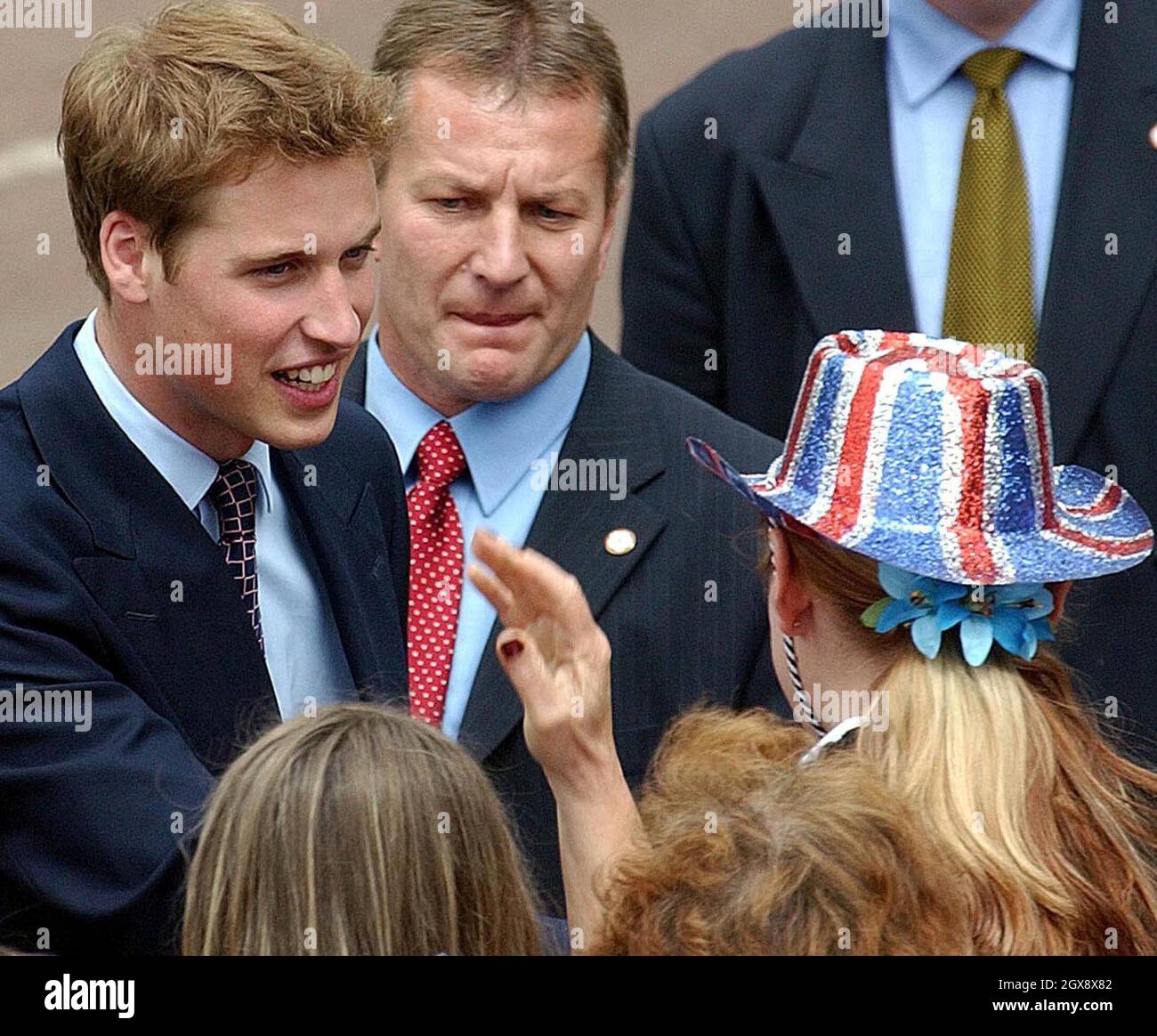 Prince William greets well wishers in the Mall, Buckingham Palace on June 4th 2002, on arrival after a church service in celebration of the Queen's Golden Jubilee.  Photo.  Anwar Hussein    Stock Photo