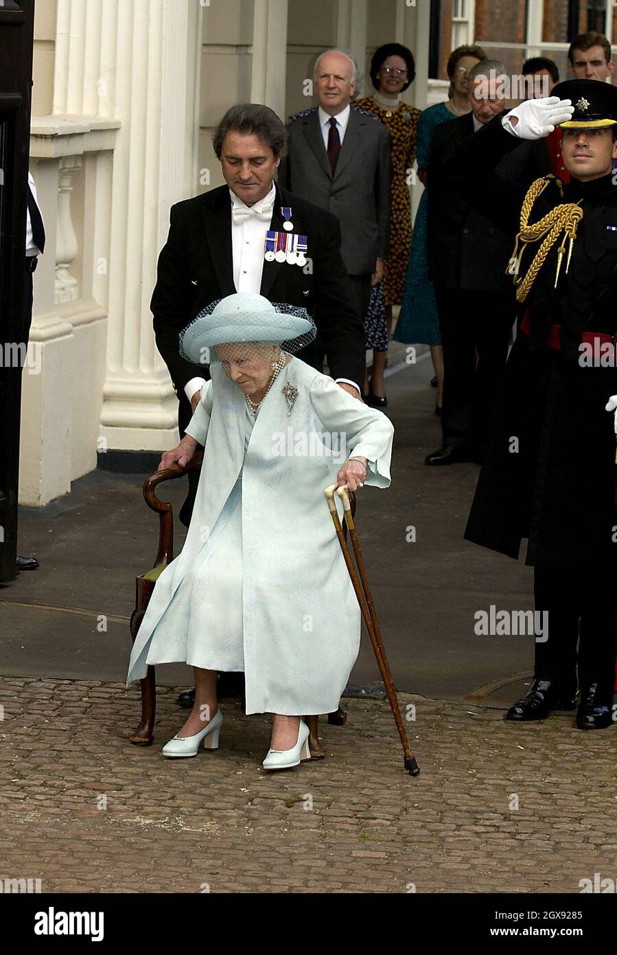 The Queen Mother celebrates her 101st birthday at Clarence House in London.  Full Length Stock Photo - Alamy