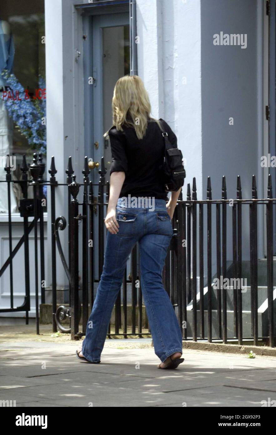 Claudia Schiffer, supermodel, with her 'does my bum look big in this' jeans  as she shops at the half price sales in west London Stock Photo - Alamy