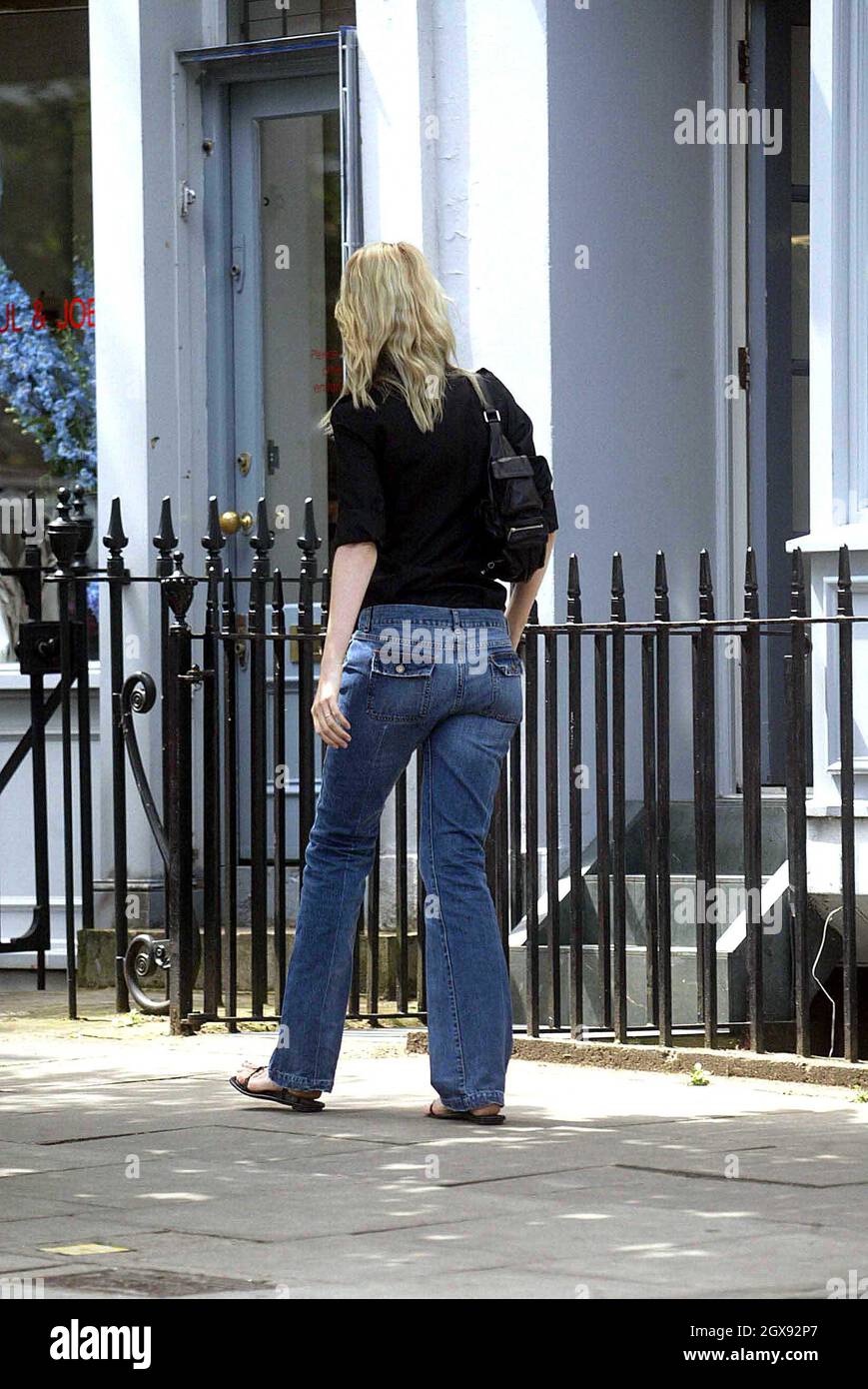 Claudia Schiffer, supermodel, with her 'does my bum look big in this' jeans  as she shops at the half price sales in west London Stock Photo - Alamy