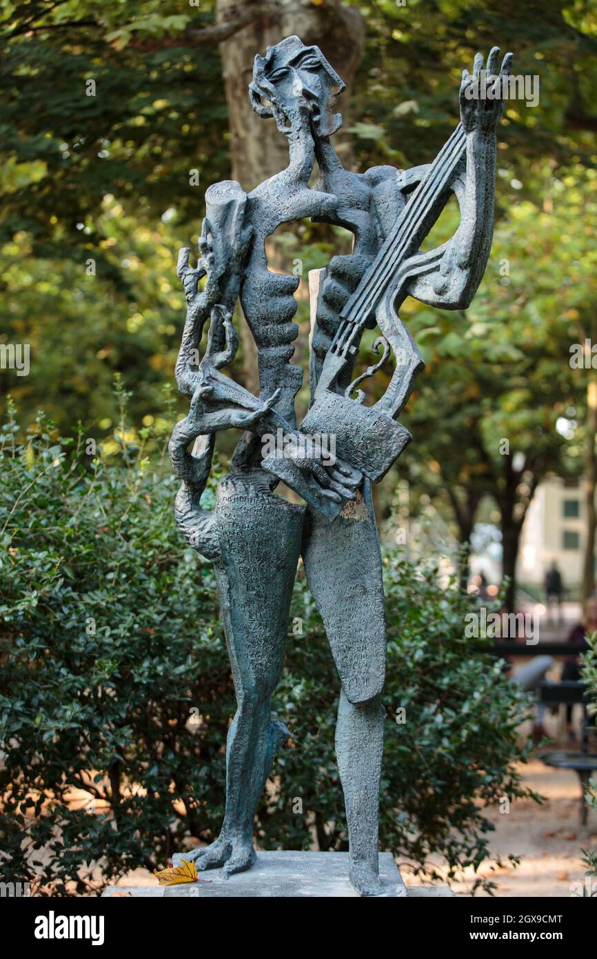 Le Poete ou Hommage a Paul Eluard by Ossip Zadkine, Luxembourg garden, Paris, France Stock Photo