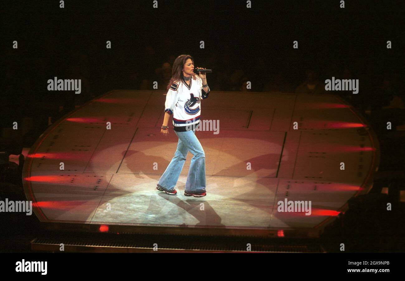 Shania Twain performs live at the Pacific Coliseum in Vancouver Stock Photo Alamy