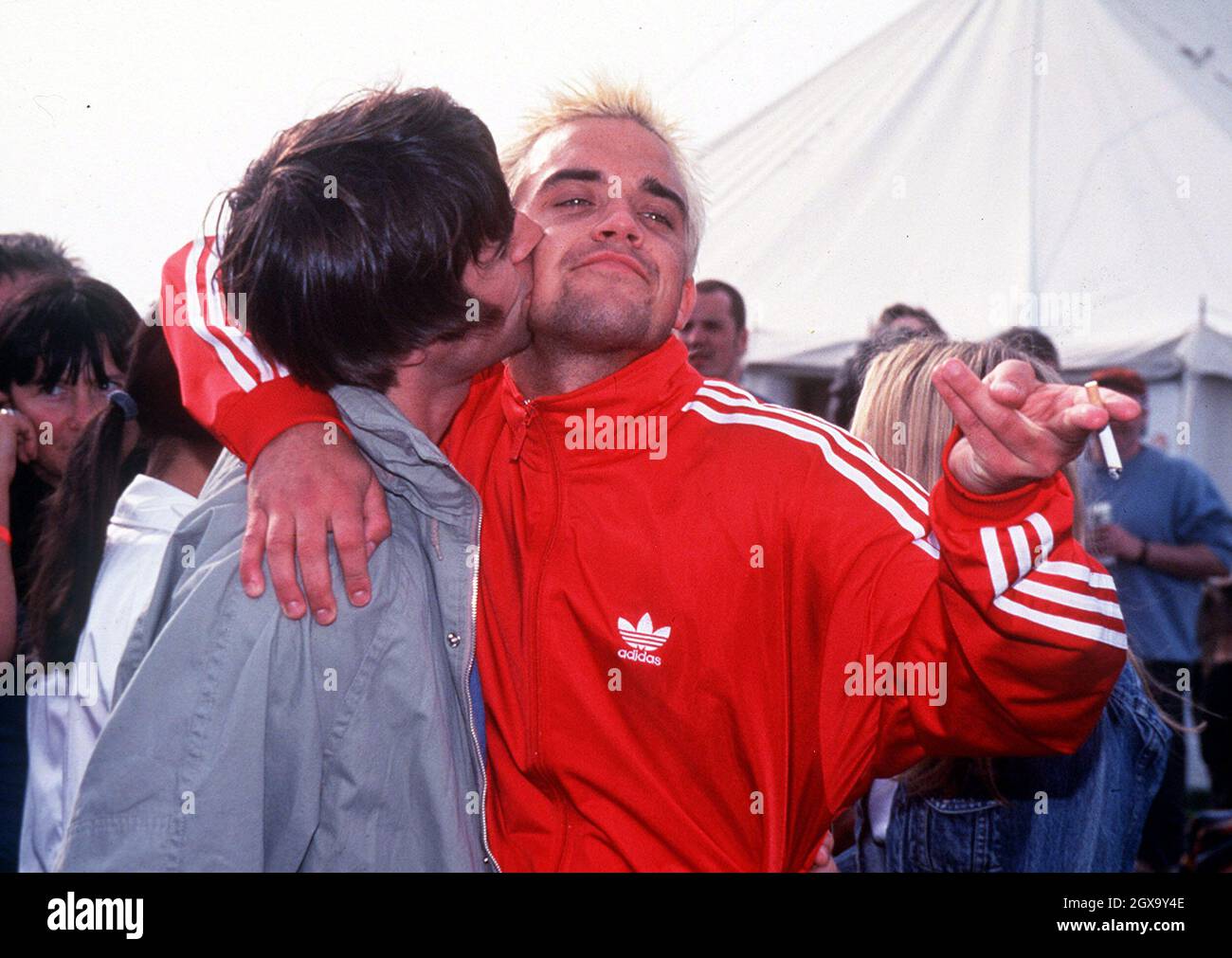 Robbie Williams and Liam Gallagher from Oasis Stock Photo - Alamy