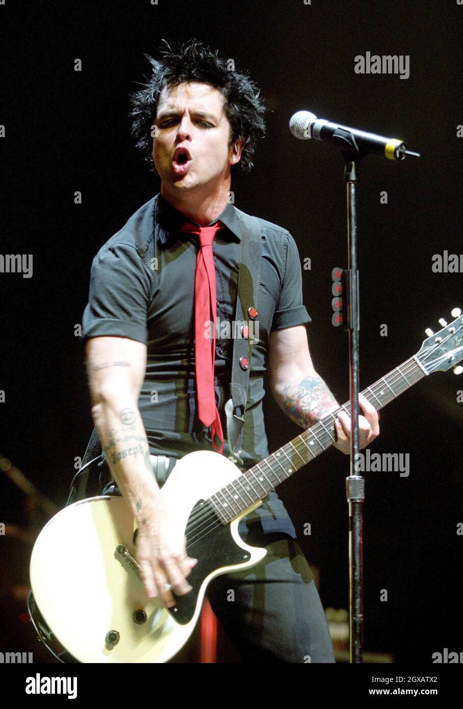 Billie Joe Armstrong of Green Day performs at the Pacific Coliseum in  Vancouver Stock Photo - Alamy