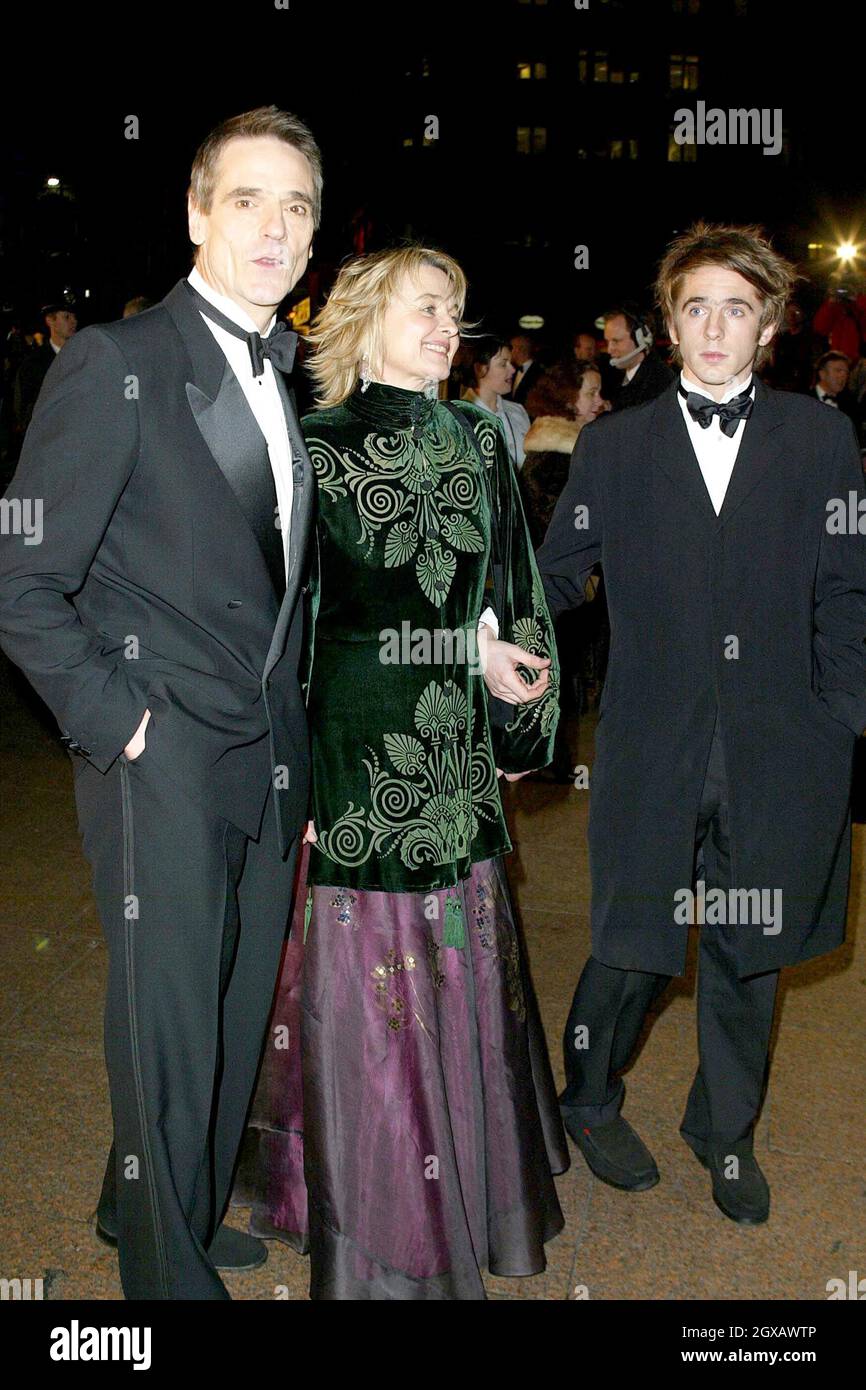 Jeremy Irons, wife and son at the London Royal Charity Gala performance of  the movie The Merchant of Venice. The screening was staged at the Odeon  Leicester Square Stock Photo - Alamy