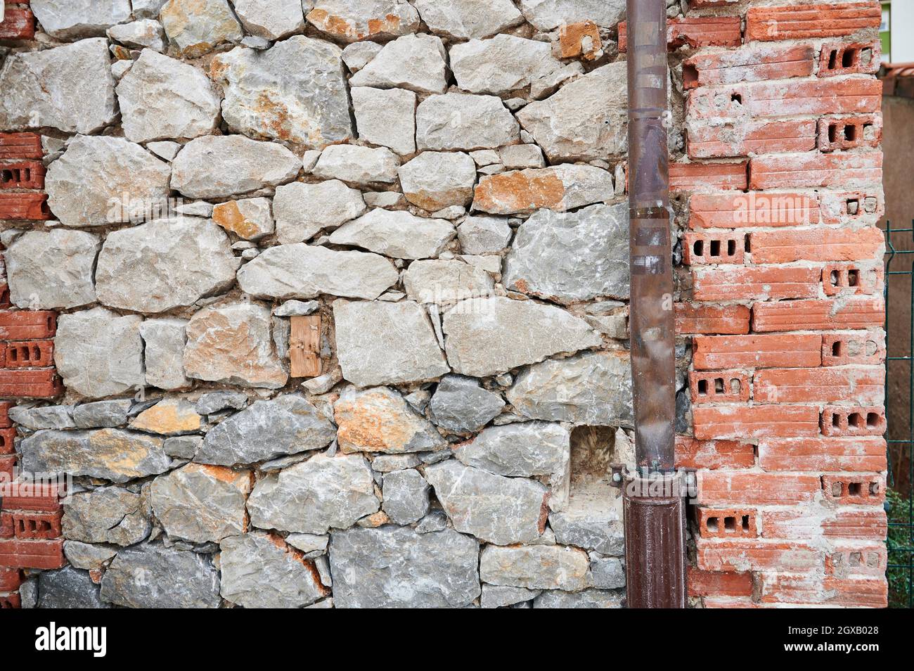 Red brick stone wall hi-res stock photography and images - Alamy