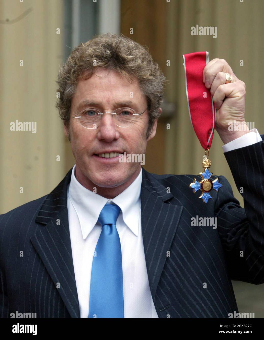 Roger Daltrey from the The Who in the courtyard of Buckingham Palace in central London, Wednesday February 9, 2005. The singer had just been honoured as a Commander of the British Empire (CBE) for services to music. Anwar Hussein/allactiondigital.com   Stock Photo