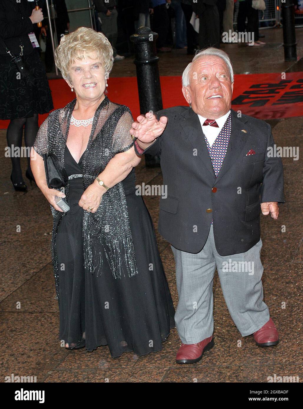 Kenny Baker and guest pictured outside the Odeon Leicester Square in London  where the UK premier of Star Wars: Episode II: Revenge of the Sith took  place Stock Photo - Alamy