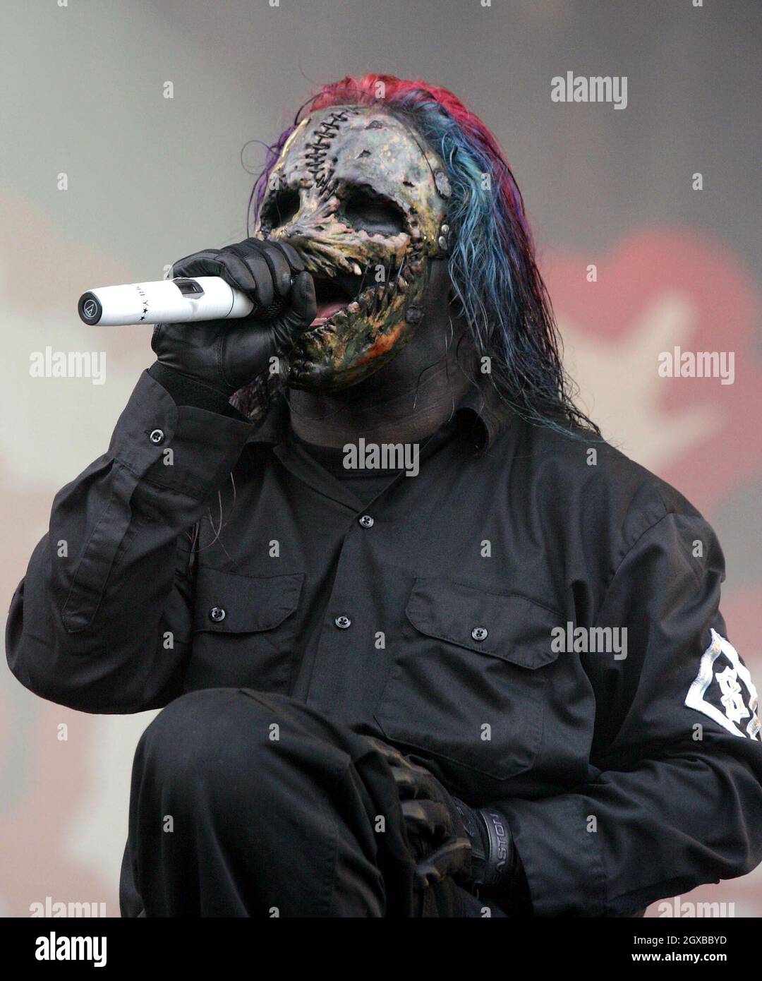 Corey Taylor of Slipknot performs on stage on at the third and final day of  this year's Download Festival at Donington Park, Castle Donington on June  12, 2005 in Leicestershire, England Stock