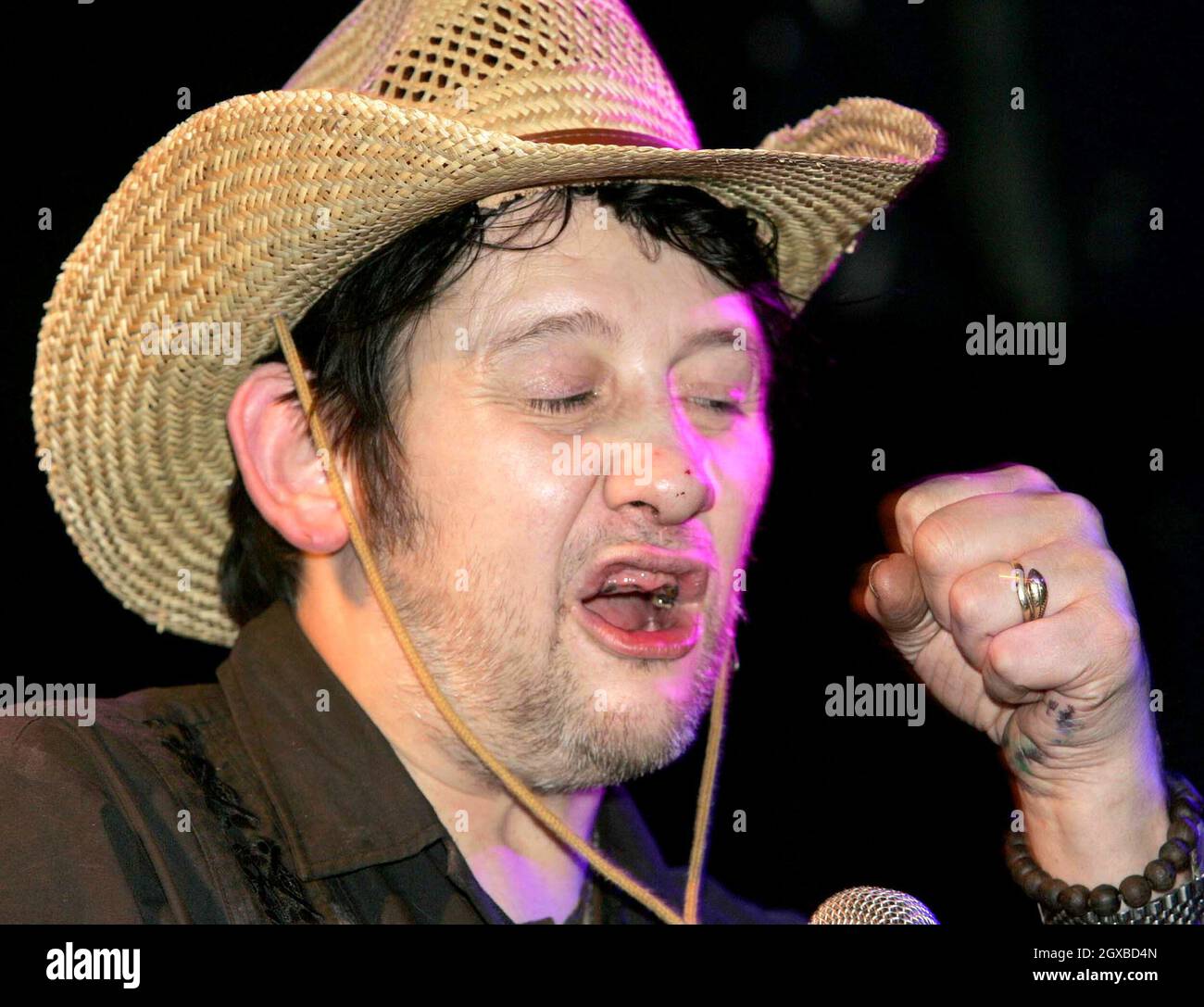 A toothless Shane MacGowan (X The Pogues) performing at The Village, Dublin on 27/06/2005. Shane smoked which is prohibited under Irish law in pubs & restaurants. Stock Photo