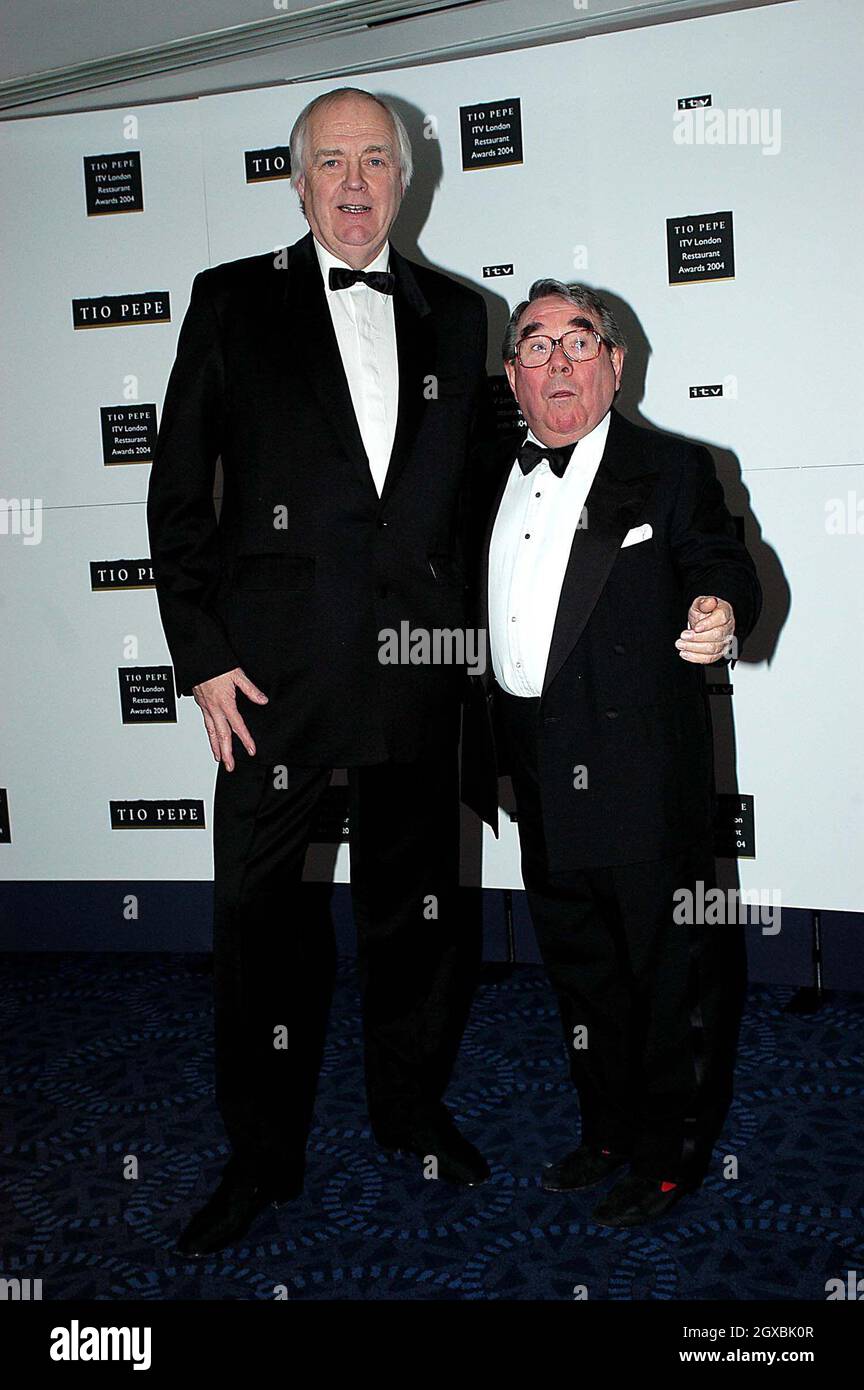 Tim Rice and Ronnie Corbett at the Tio Pepe ITV London Restaurant Awards Special 2004,at Grosvenor House, Park Lane, Monday 8th March 2004.      Stock Photo