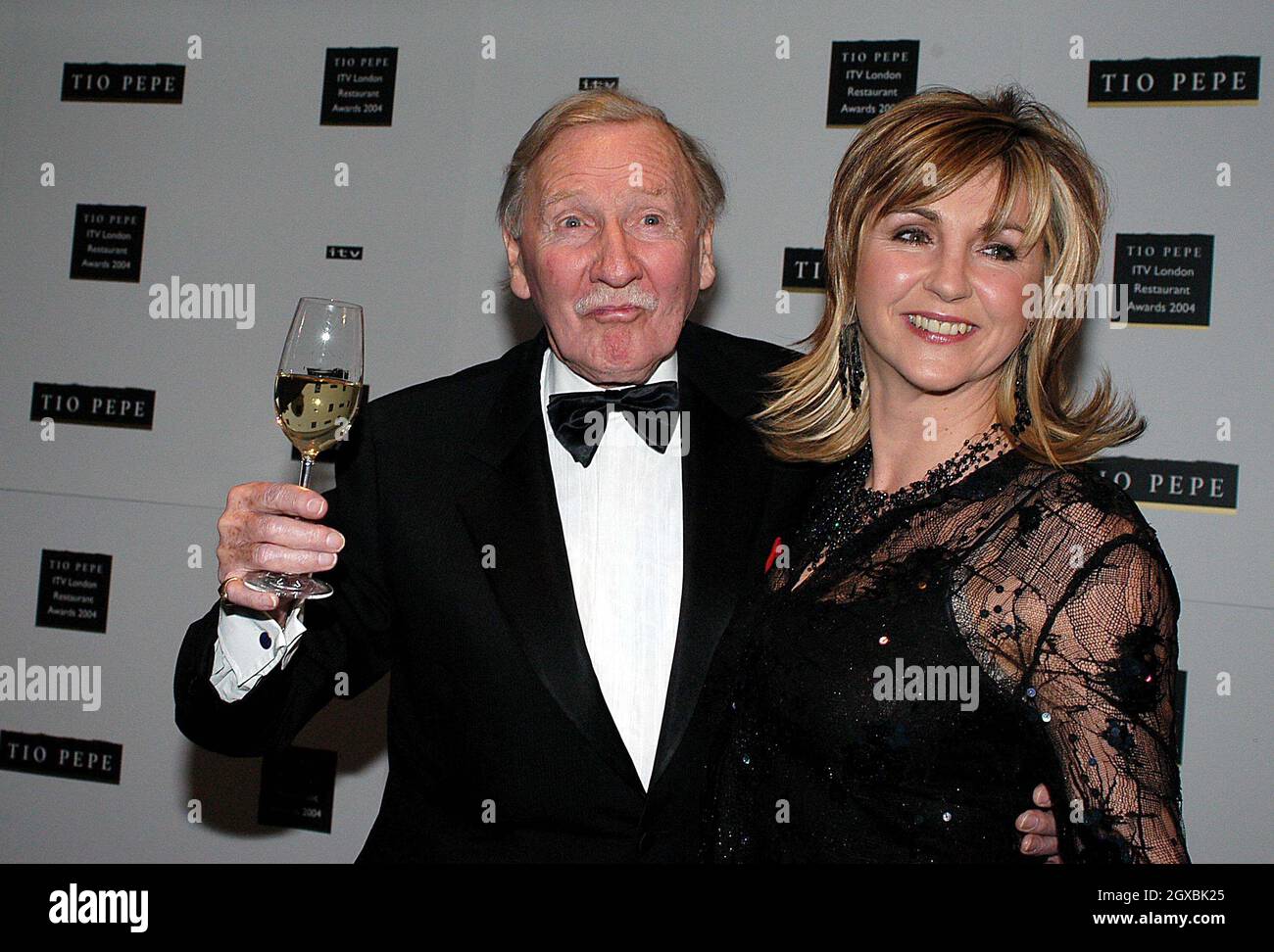 Leslie Phillips and Lesley Garratt at the Tio Pepe ITV London Restaurant Awards Special 2004,at Grosvenor House, Park Lane, Monday 8th March 2004.      Stock Photo