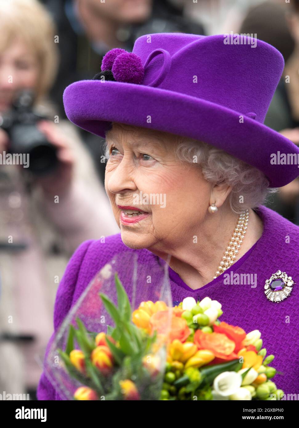 Queen Elizabeth ll visits the King George V1 Day Centre in Windsor on April 12, 2018 Stock Photo