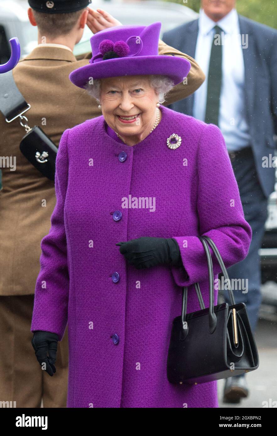 Queen Elizabeth ll visits the King George V1 Day Centre in Windsor on April 12, 2018 Stock Photo