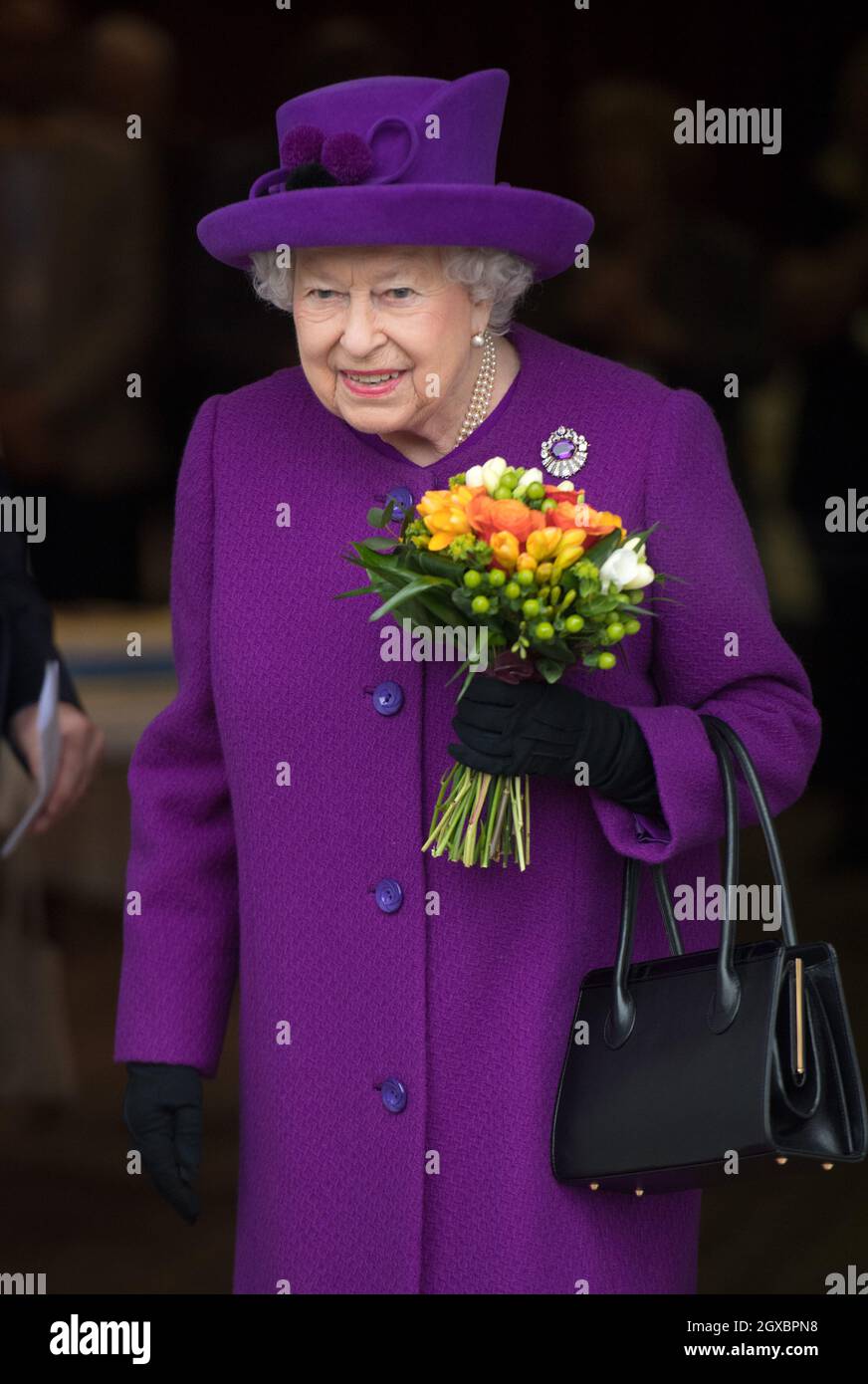 Queen Elizabeth ll visits the King George V1 Day Centre in Windsor on April 12, 2018 Stock Photo