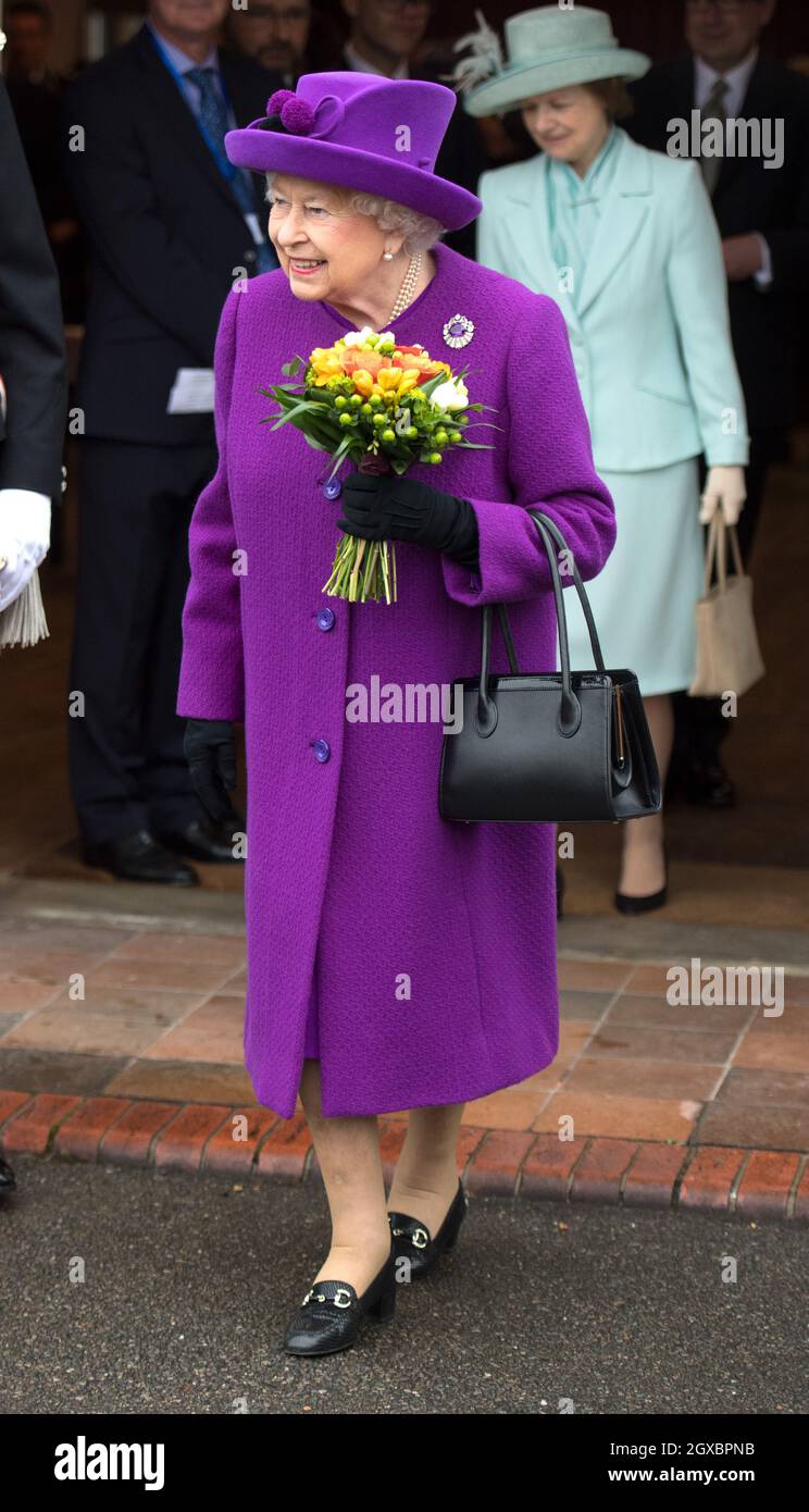 Queen Elizabeth ll visits the King George V1 Day Centre in Windsor on April 12, 2018 Stock Photo