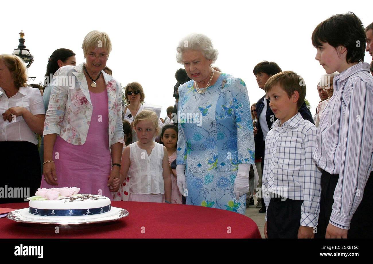 The queen elizabeth ii cake hires stock photography and images Alamy