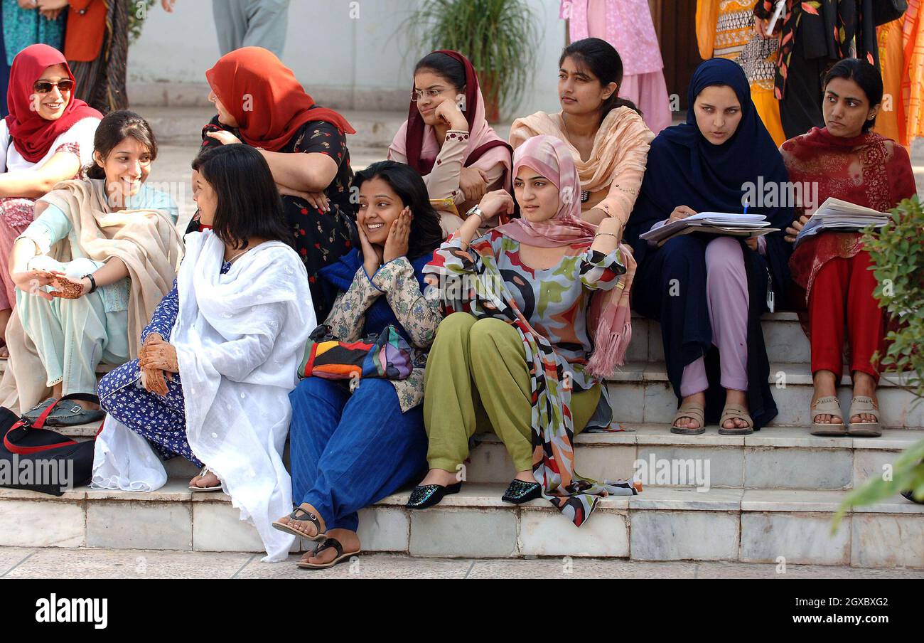 Students at the all female Fatima Jinnah University in Islamabad, Pakistan on October 31, 2006. Anwar Hussein/EMPICS Entertainment  Stock Photo