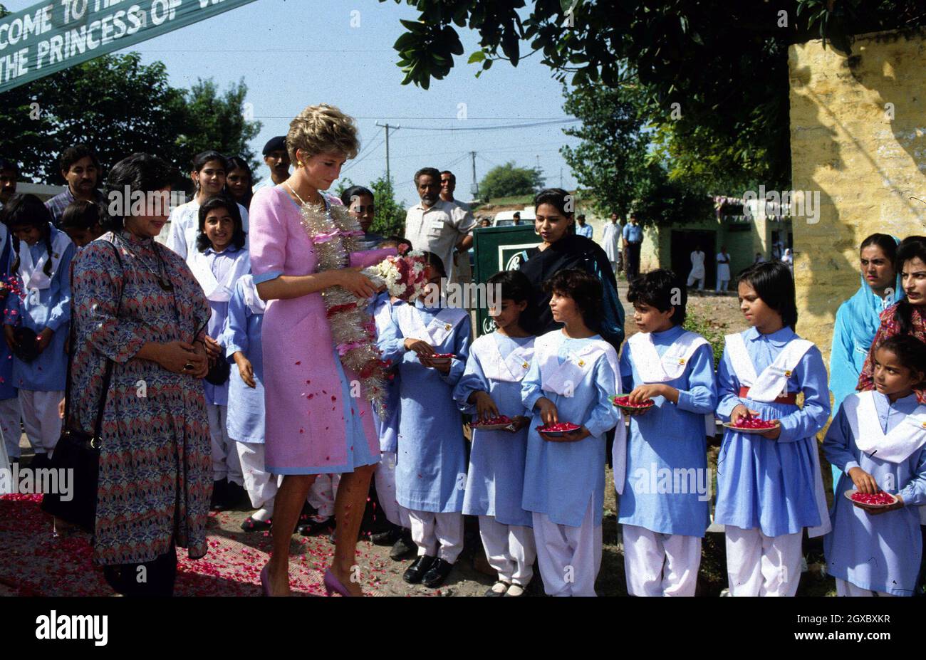 Diana, Princess of Wales is welcomed by school girls throwing petals as she visits a school in Islamabad during her visit to Pakistan in October 1991. Anwar Hussein/EMPICS Entertainment  Stock Photo