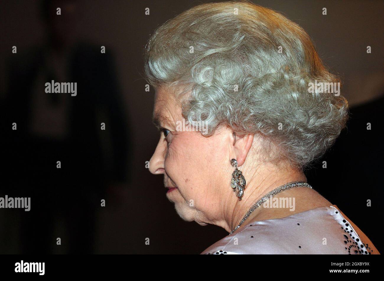 Queen Elizabeth ll attends the Royal Premiere for the 21st Bond film 'Casino Royale' at the Odeon in Leicester Square, London on November 14, 2006. Anwar Hussein/EMPICS Entertainment  Stock Photo