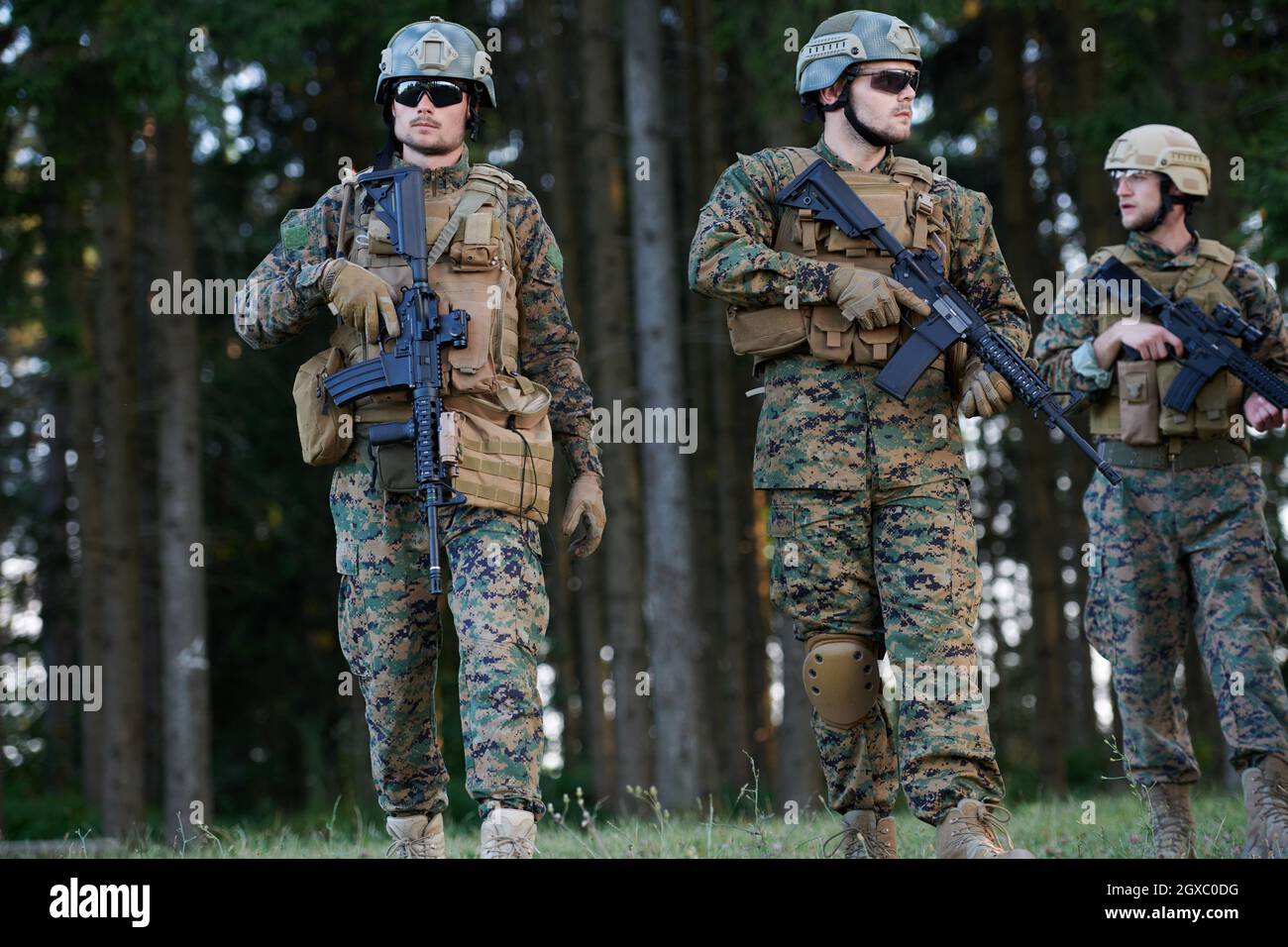 Modern warfare Soldiers Squad Running as Team in Battle Formation Stock ...