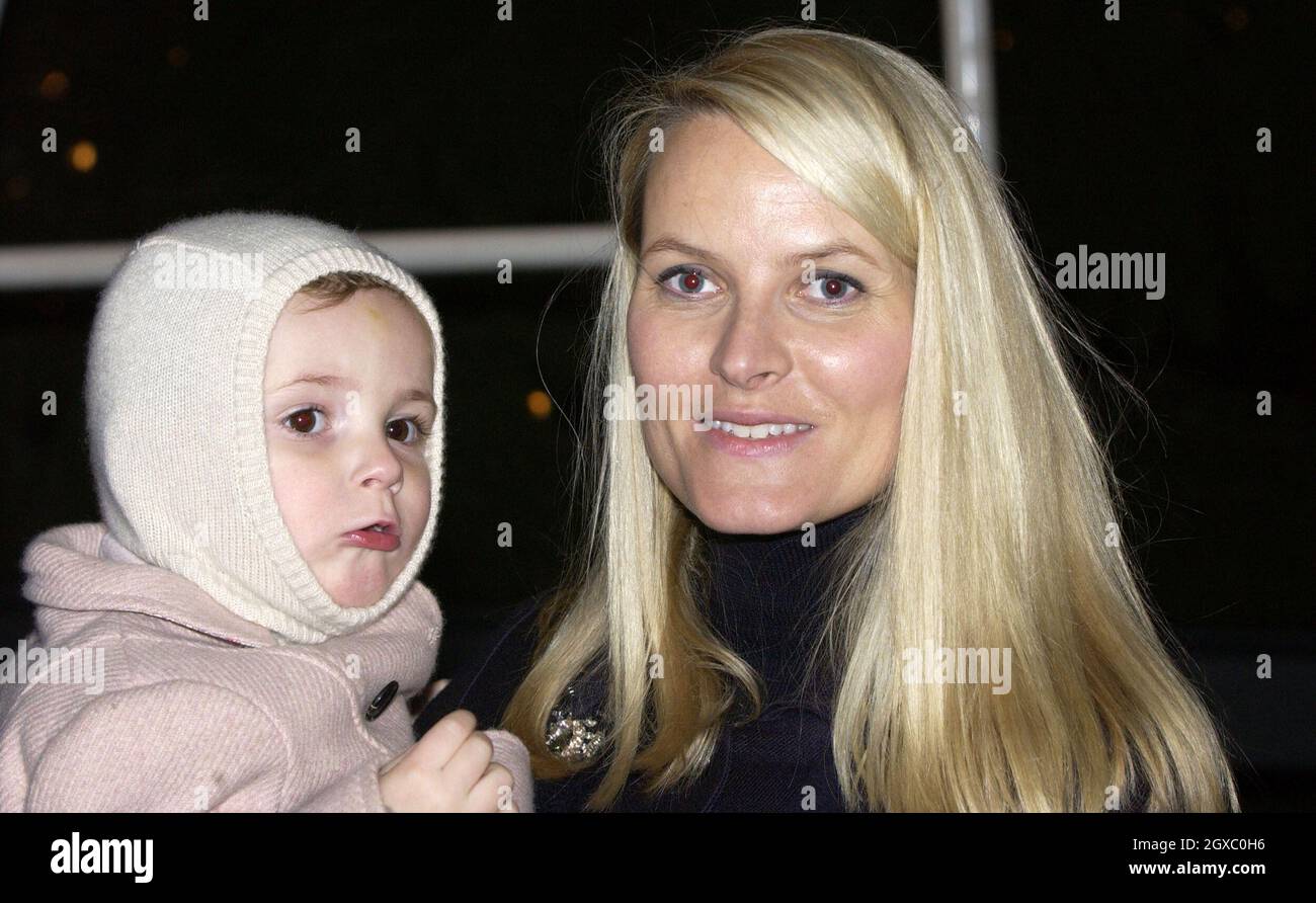 Crown Princess Mette-Marit of Norway and daughter, Princess Ingrid Alexandra light up the Trafalgar Square Chrismas tree on December 7, 2006 in London, England. Stock Photo