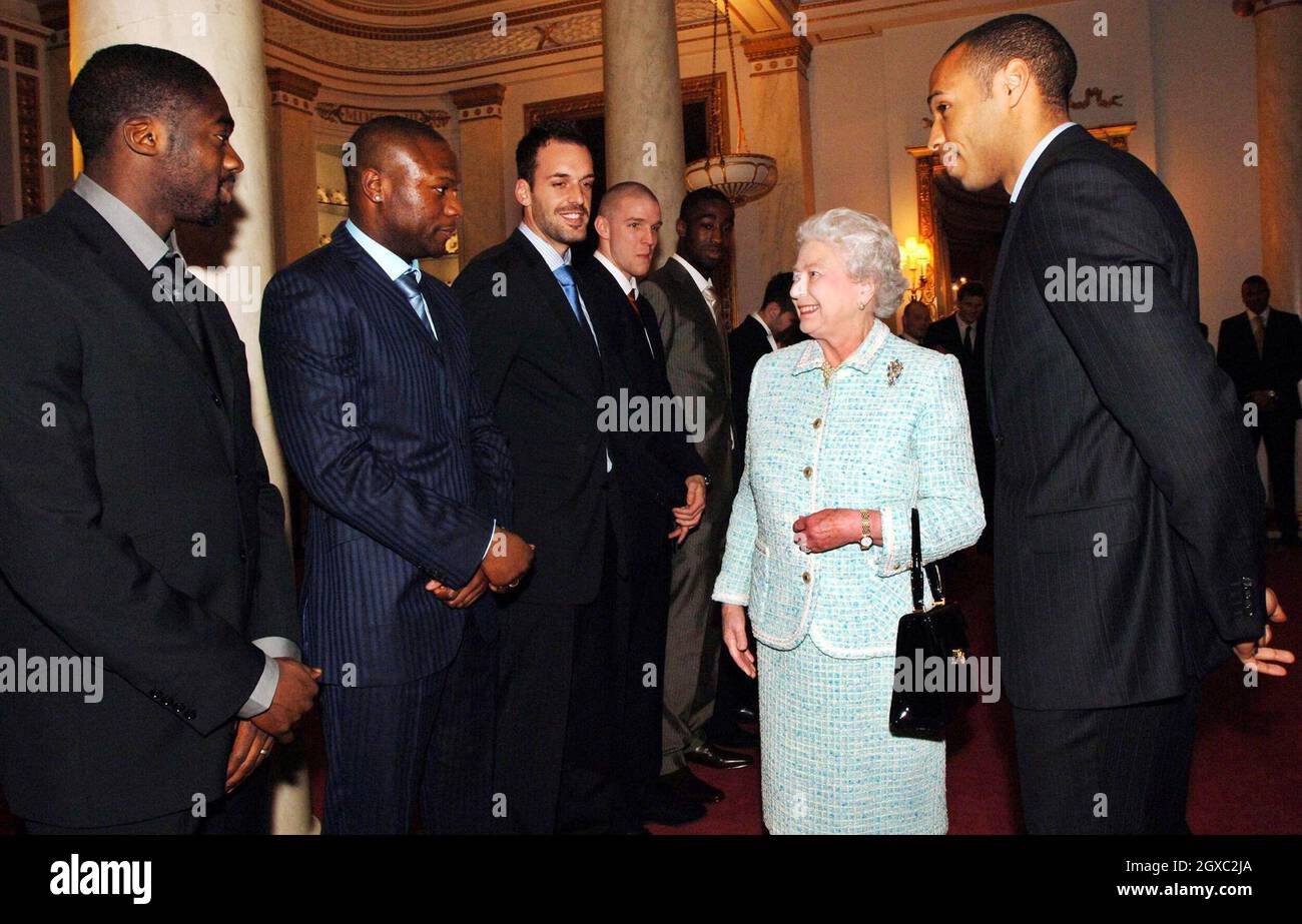 Queen Elizabeth II meets Arsenal football team members (left to right) Kolo Toure, William Gallas, Manuel Almunia, Philippe Senderos and captain Thierry Henry (right) at Buckingham Palace in London on February 15, 2007. Stock Photo
