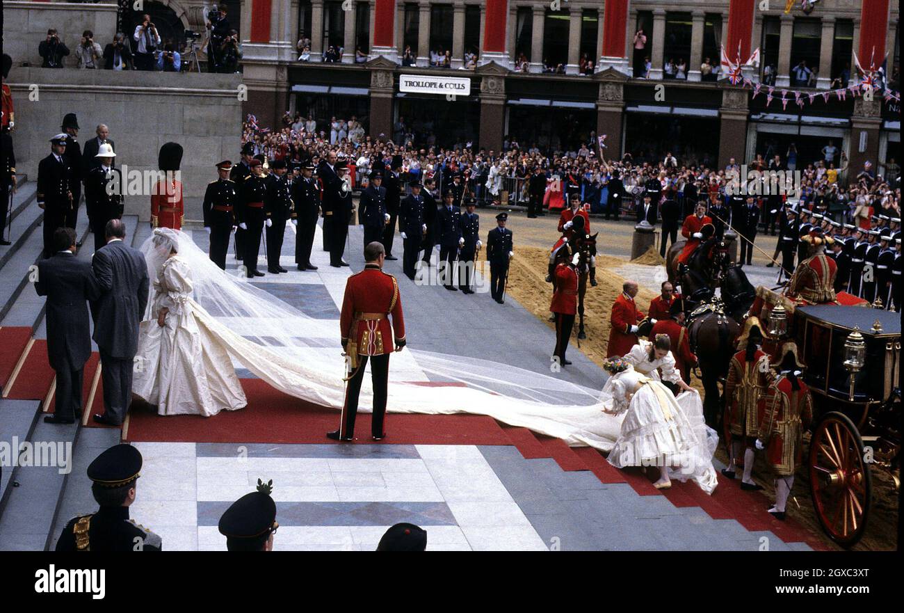 Diana, Princess of Wales enters St. Paul's Cathedral on the hand of her father, Earl Spencer, for her marriage to Prince Charles, Prince of Wales on 29 July 1981. Stock Photo