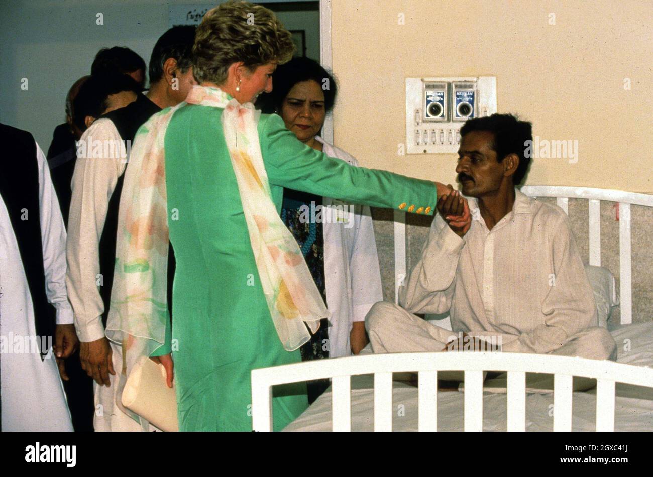 Diana, Princess of Wales is kissed on the hand by a paatient as she visits a detox centre in Lahore, Pakistan in October 1991. Stock Photo