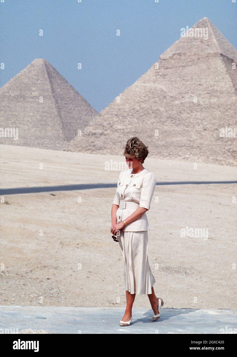 Diana, Princess of Wales visits the Pyramids in Egypt in 1992. Stock Photo