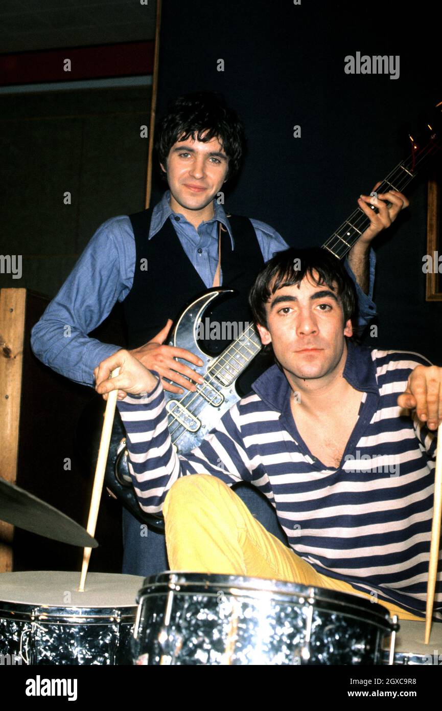 Briitish musicians David Essex (left) and Keith Moon on the set of the film Stardust, directed by Michael Apted. Stock Photo
