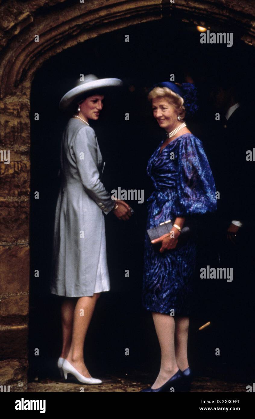 Princess Diana (r) with her mother, Frances Shand Kydd, at Althorp for the wedding of Earl Spencer Stock Photo