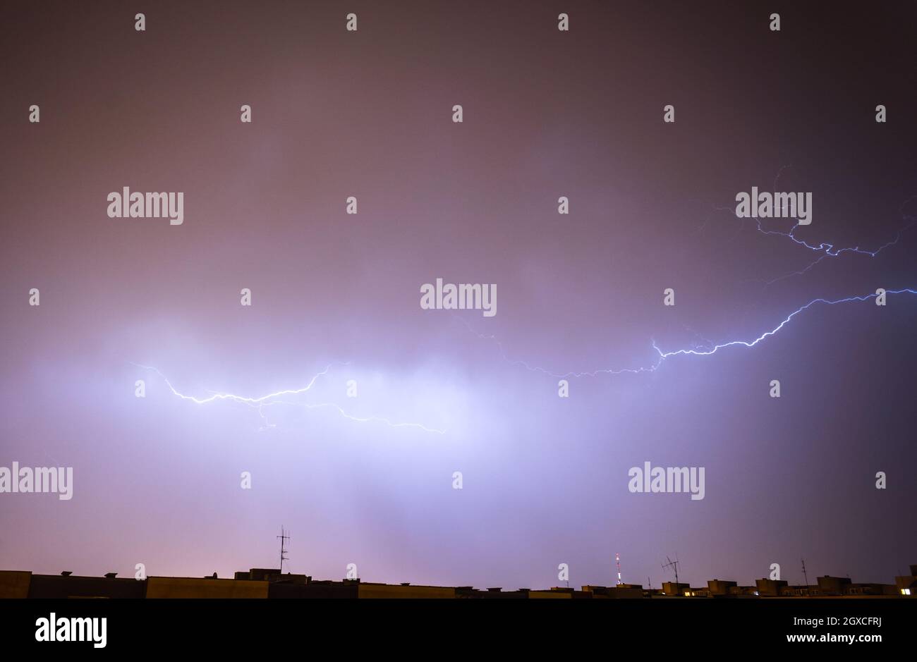 Heavy lightning hi-res stock photography and images - Alamy