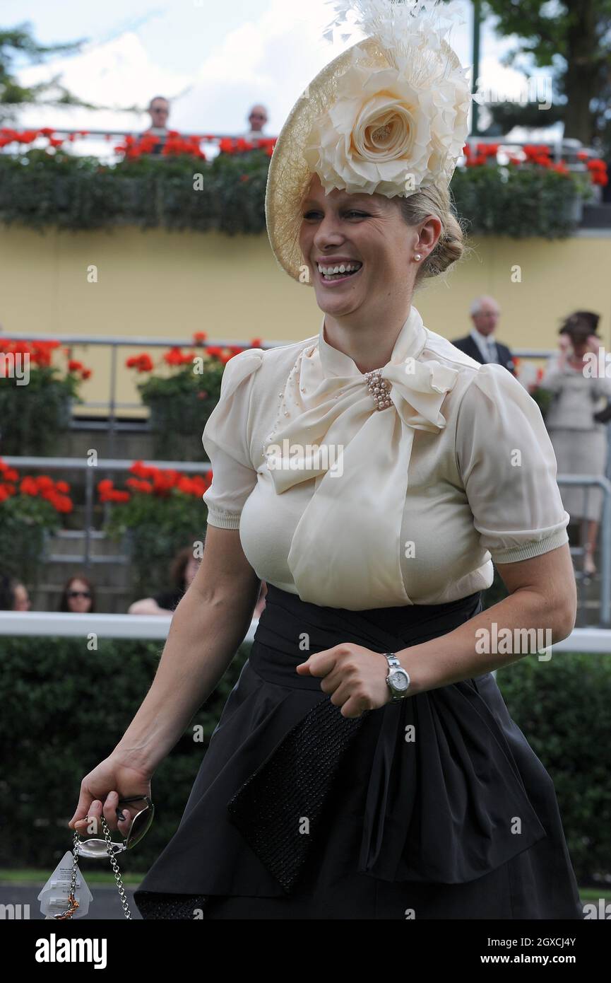 Zara Phillips Attends The First Day Of Royal Ascot Berkshire Stock zara-phillips-attends-the-first-day-of-royal-ascot-berkshire-stock
