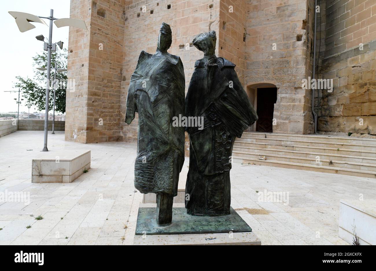 Alcaniz, La Amistad sculpture donation by Robert Vandereyken next to the Colegiata de Santa Maria. Bajo Aragon, Teruel, Aragon, Spain. Stock Photo