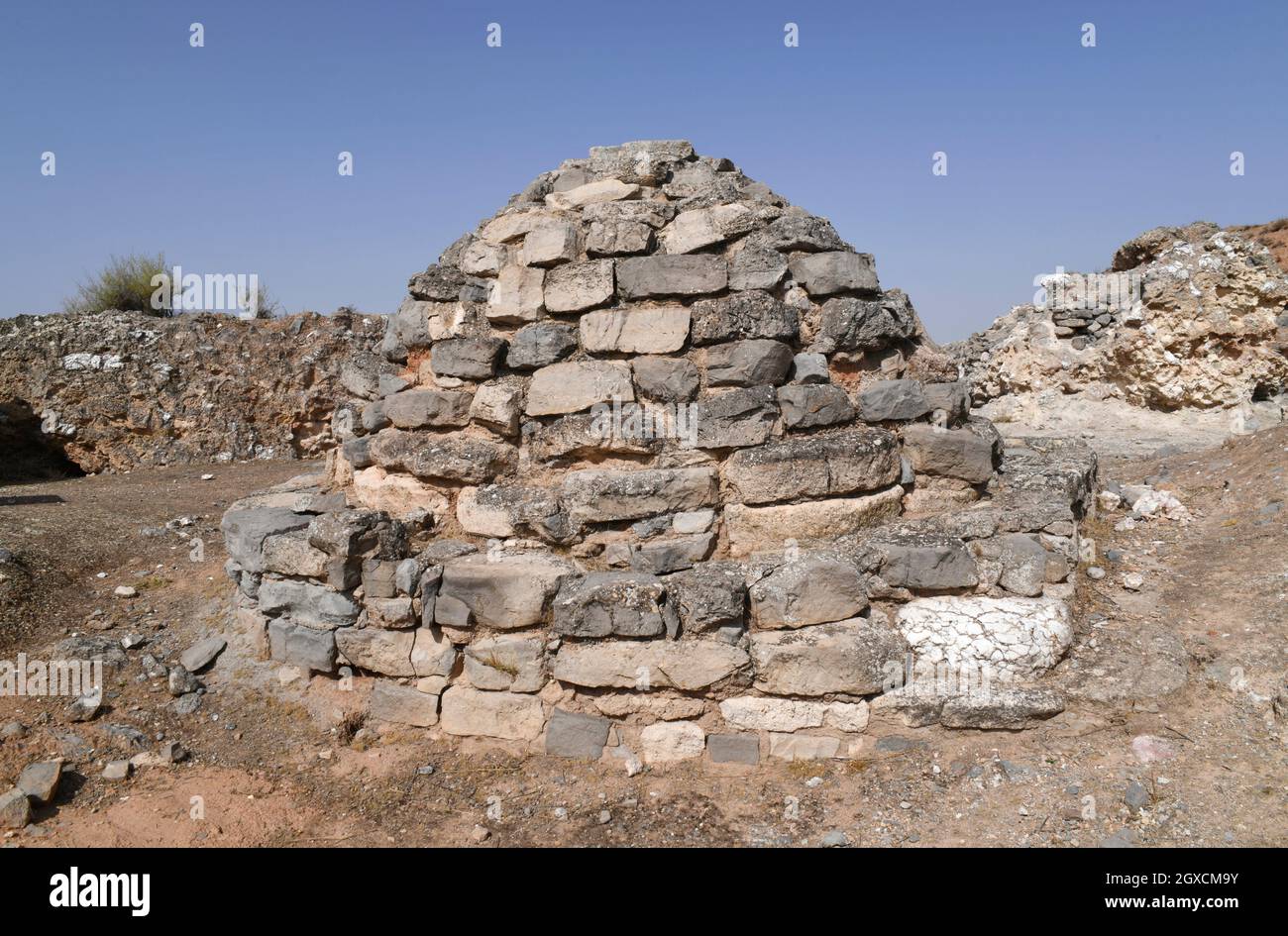Azaila, Poblado Ibero del Cabezo de Alcala (Monumento Historico-Artistico). Iberian burial mound. At bottom remains of roman ramp. Bajo Martin, Stock Photo