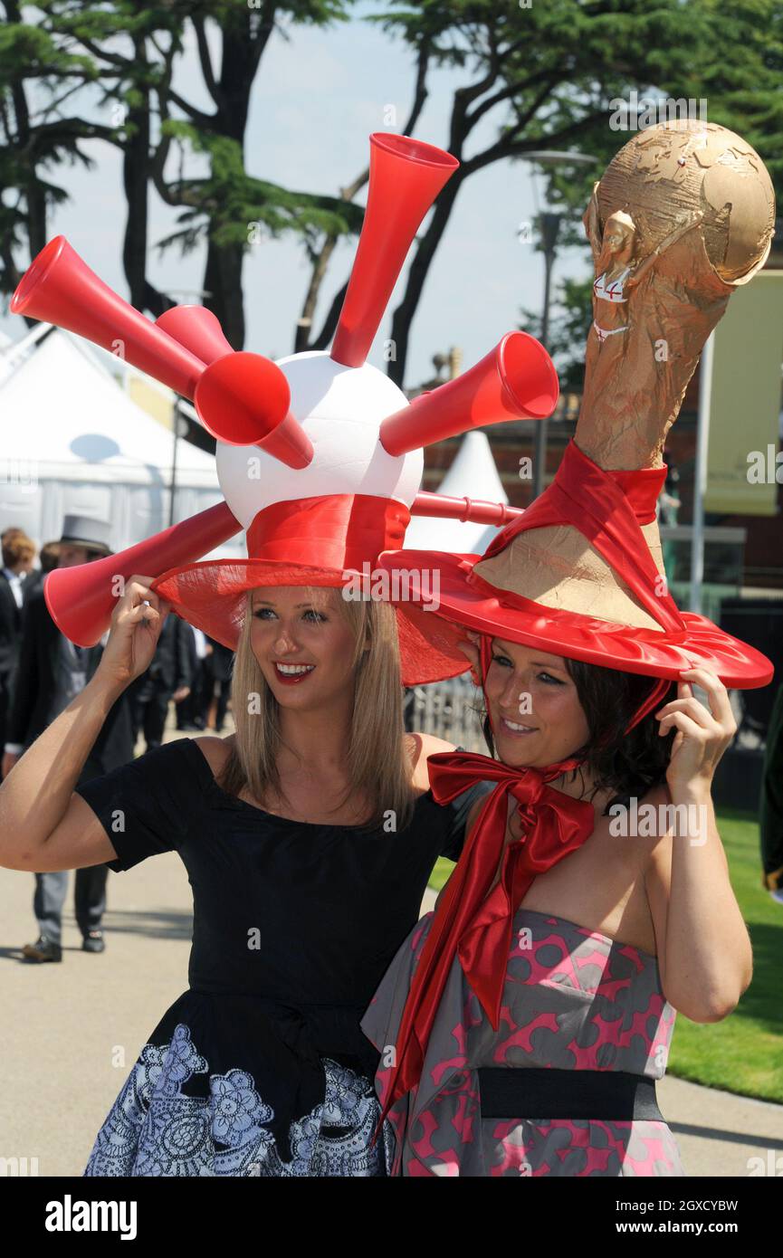 Racegoers wear World Cup themed hats 